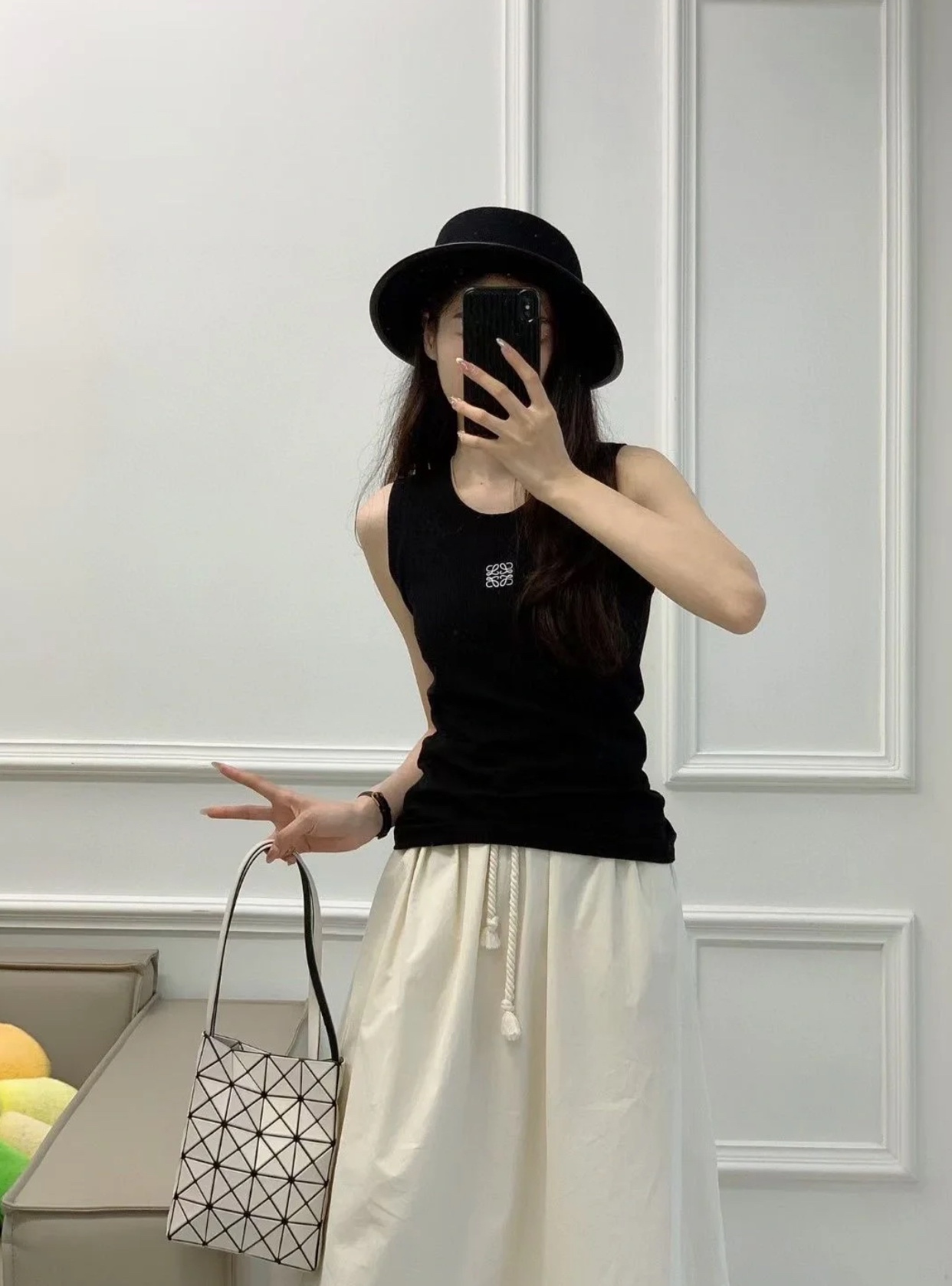 L style logo embroidered vest