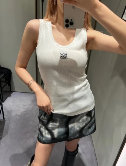 L style logo embroidered vest