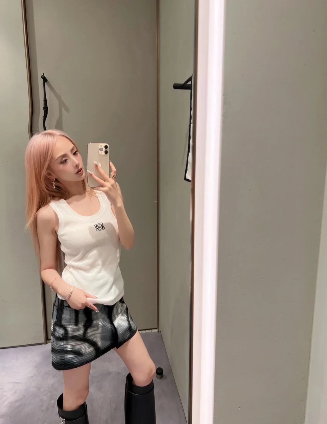 L style logo embroidered vest