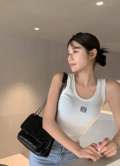 L style logo embroidered vest