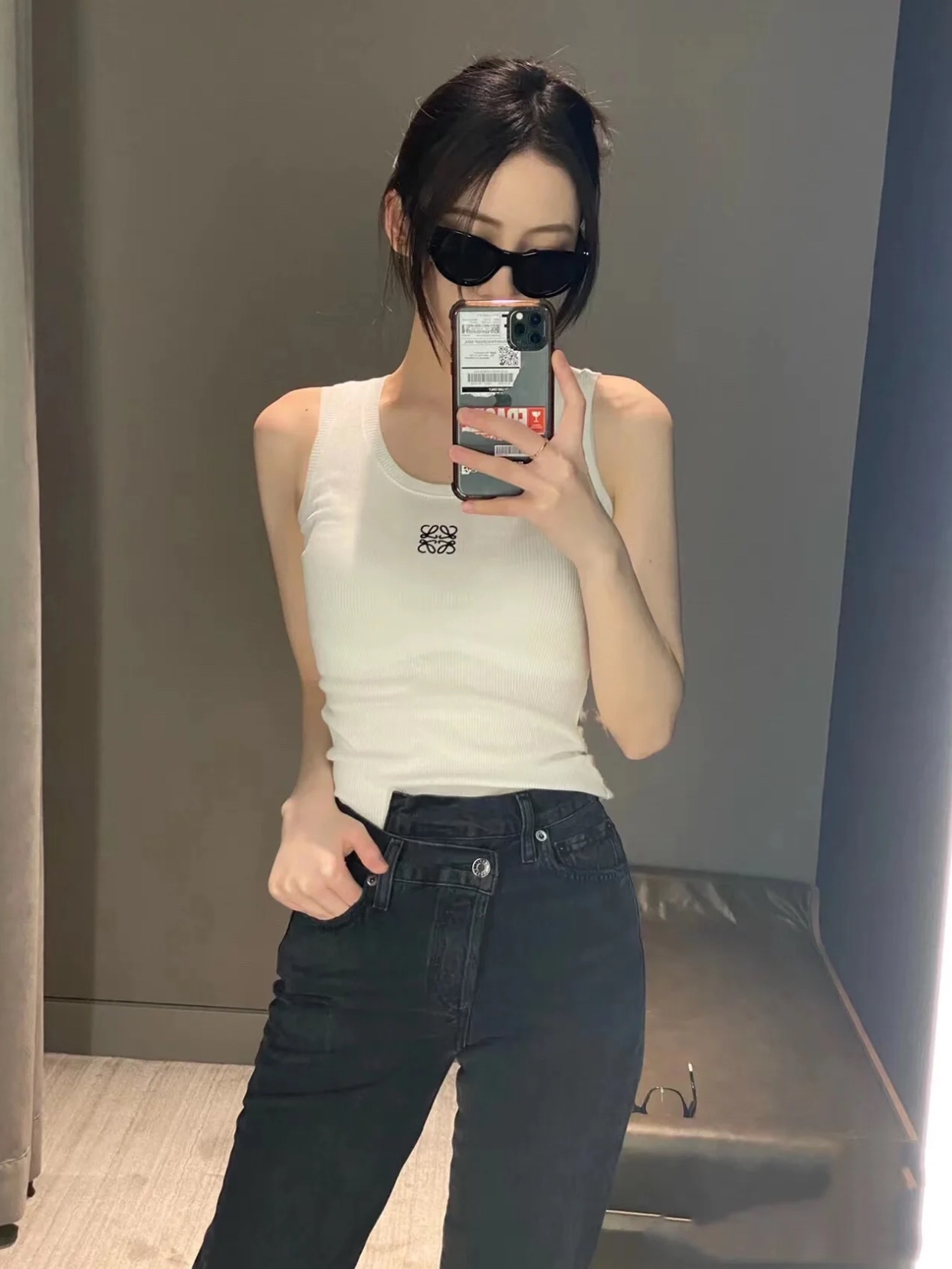 L style logo embroidered vest