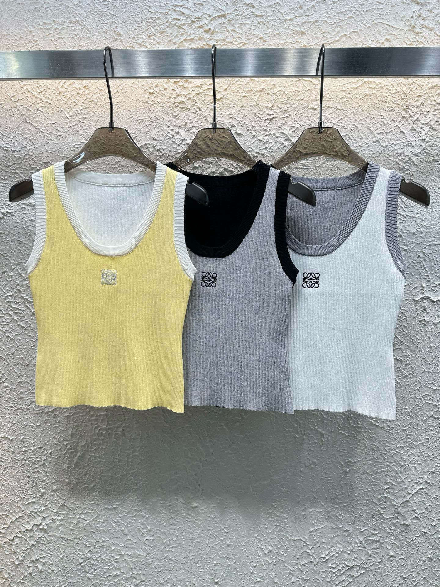 L style logo embroidered colour-block vest