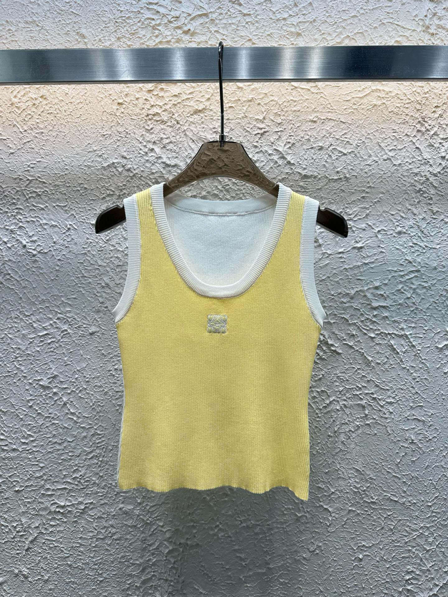 L style logo embroidered colour-block vest