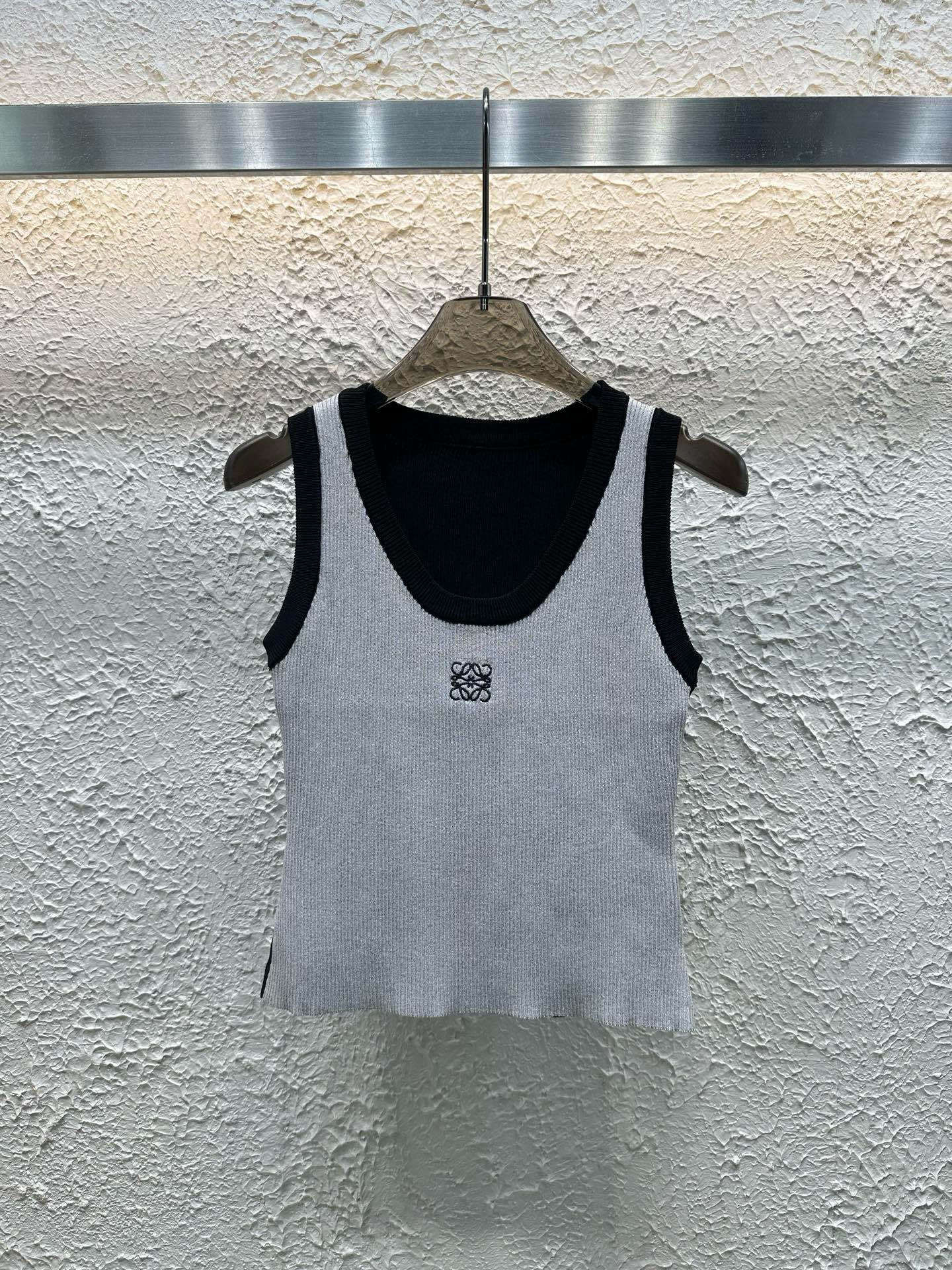 L style logo embroidered colour-block vest