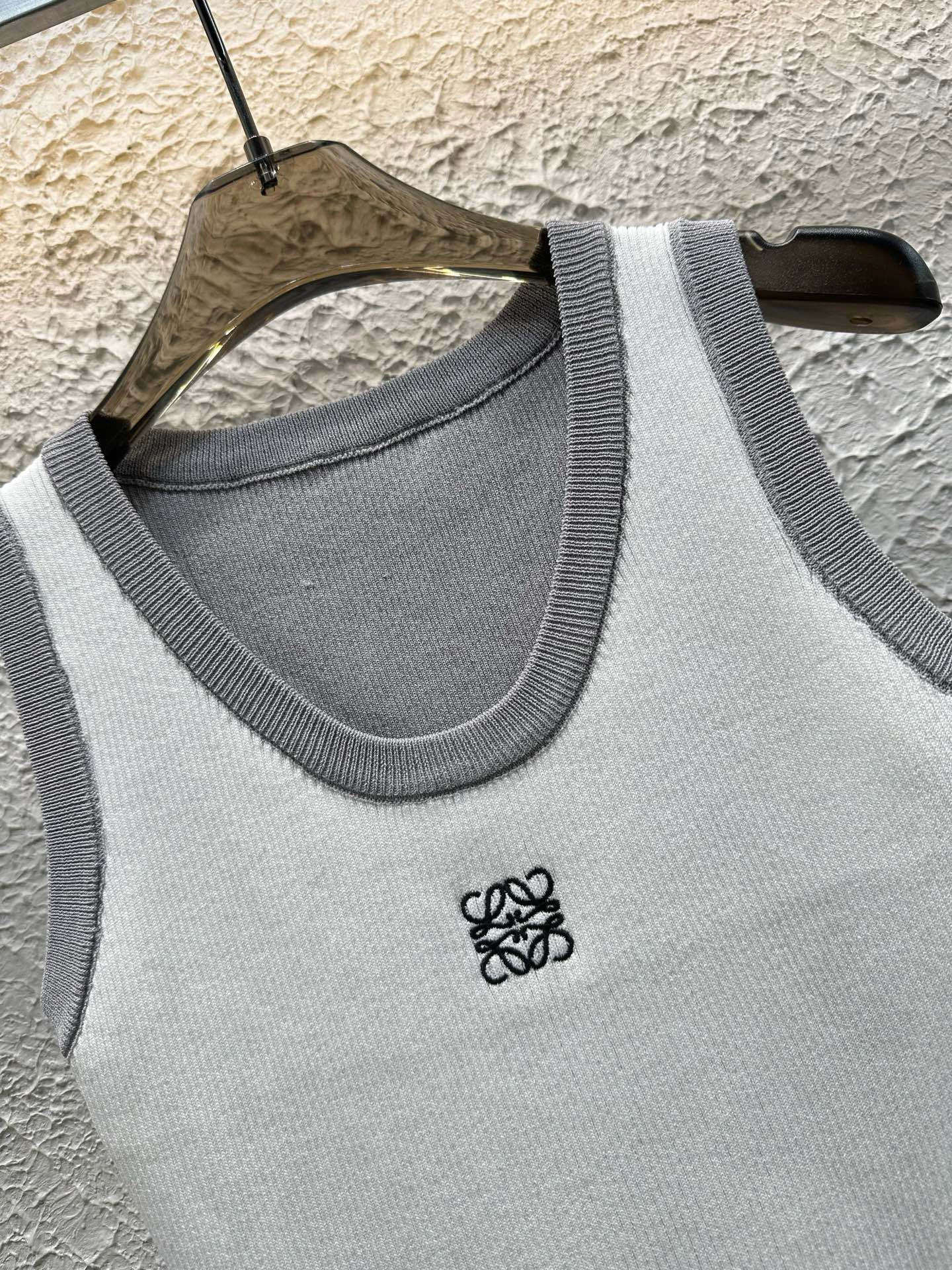 L style logo embroidered colour-block vest