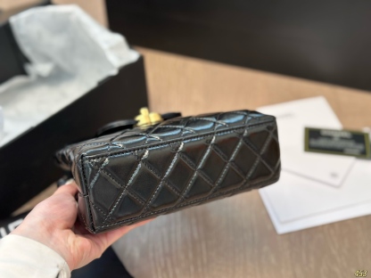 C style handbag