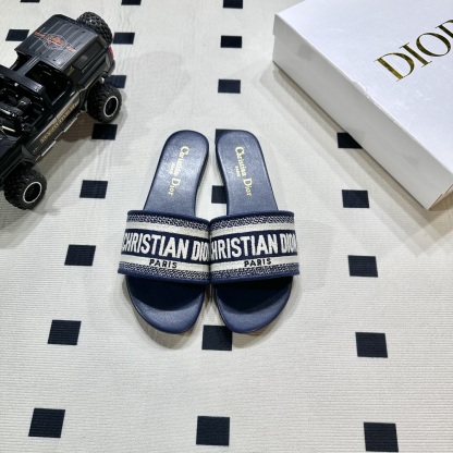 D style Embroidered flat slippers