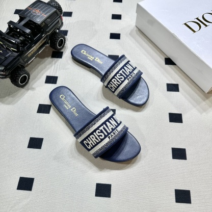 D style Embroidered flat slippers