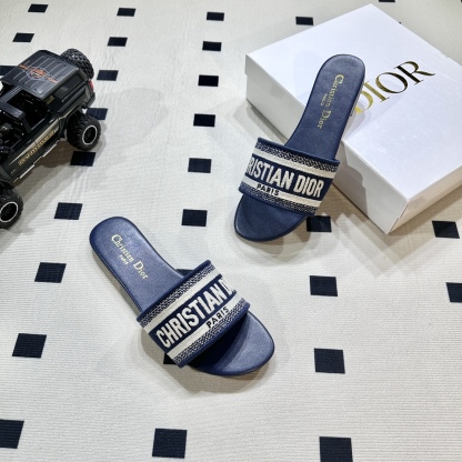 D style Embroidered flat slippers