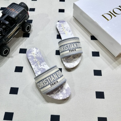 D style Embroidered flat slippers