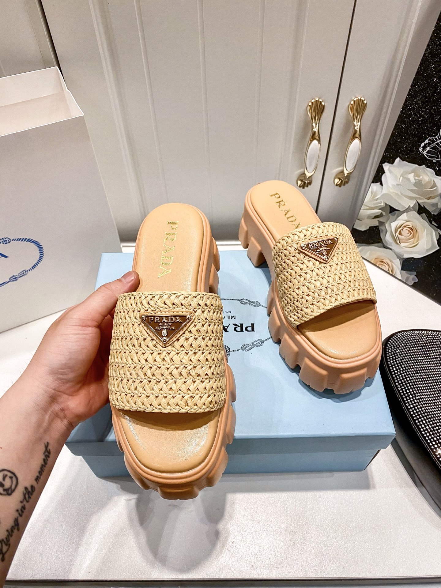 P style Woven platform slippers