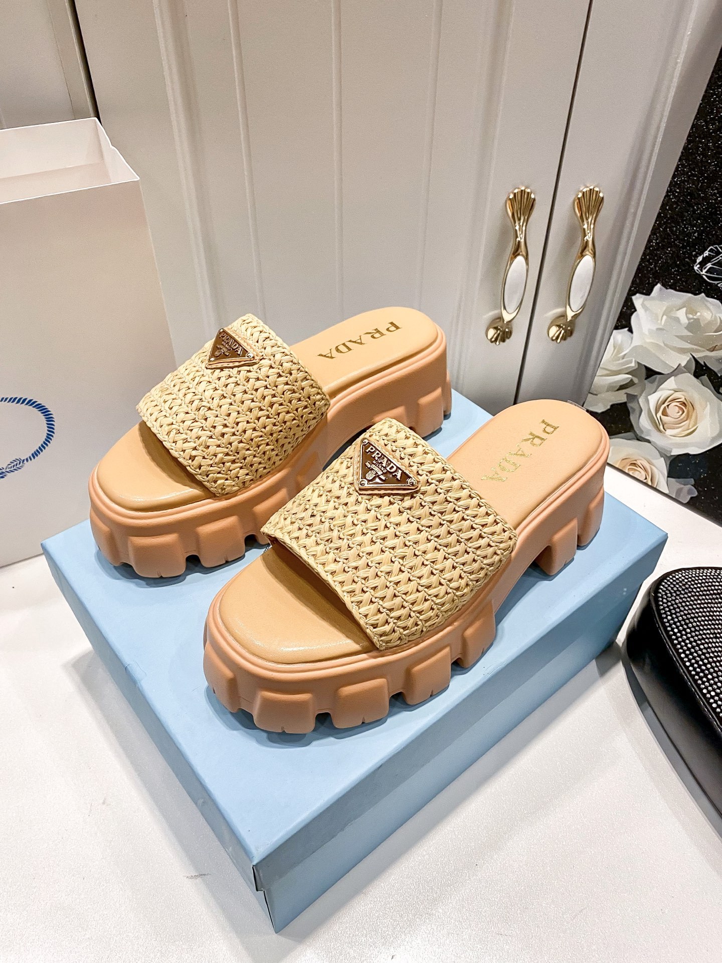 P style Woven platform slippers