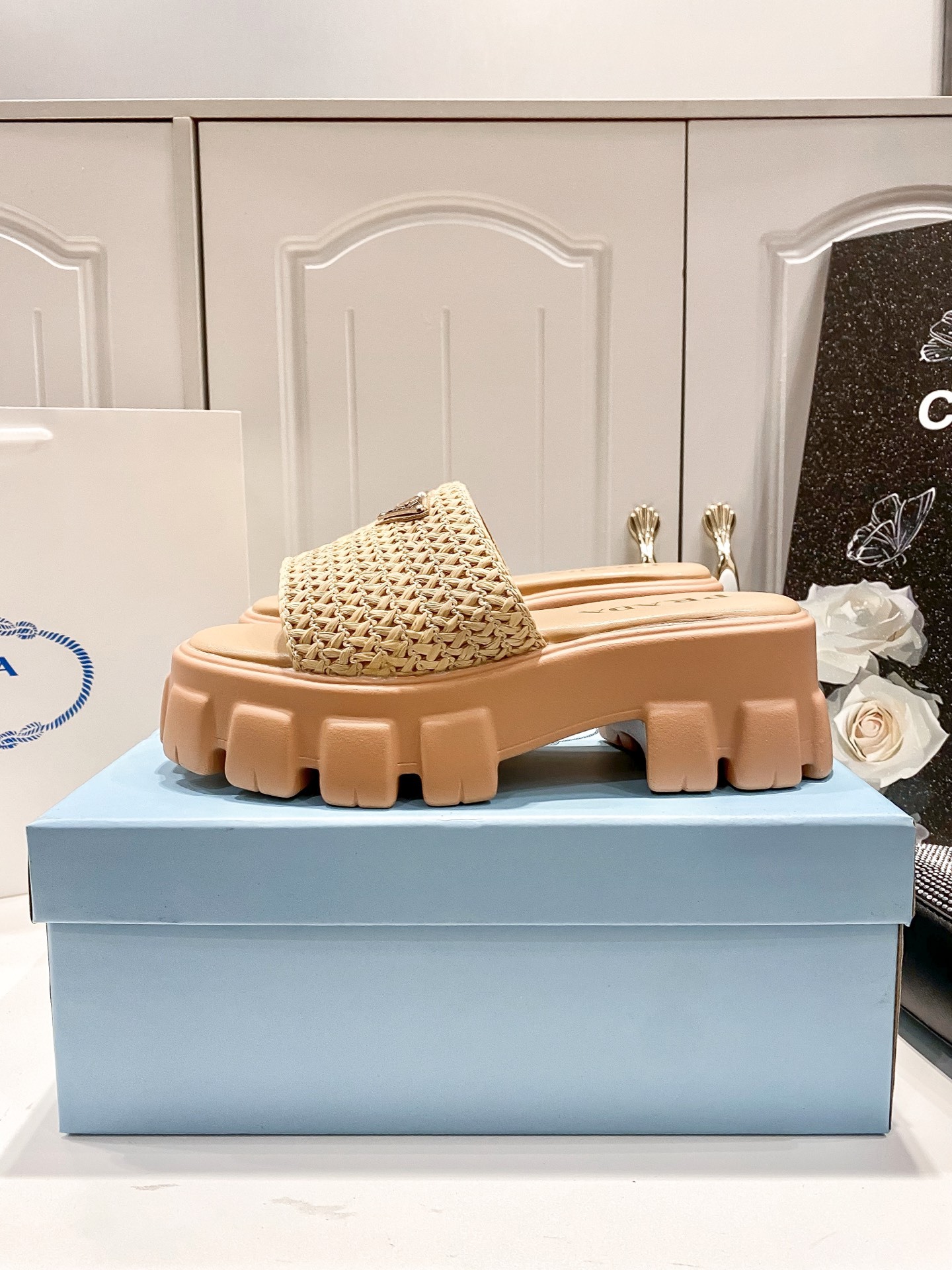 P style Woven platform slippers