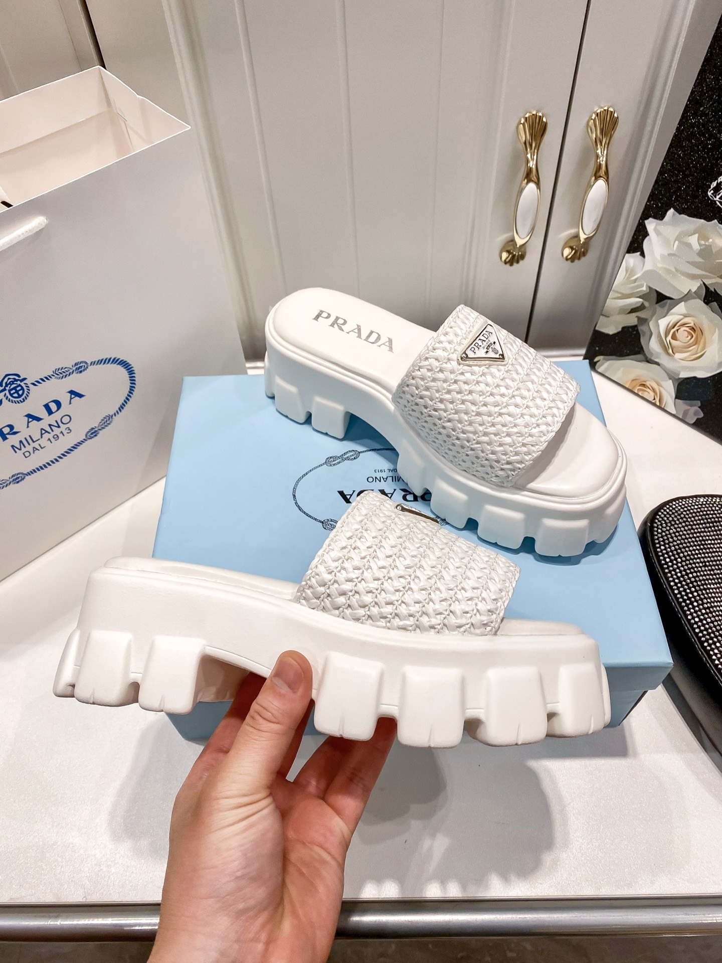 P style Woven platform slippers