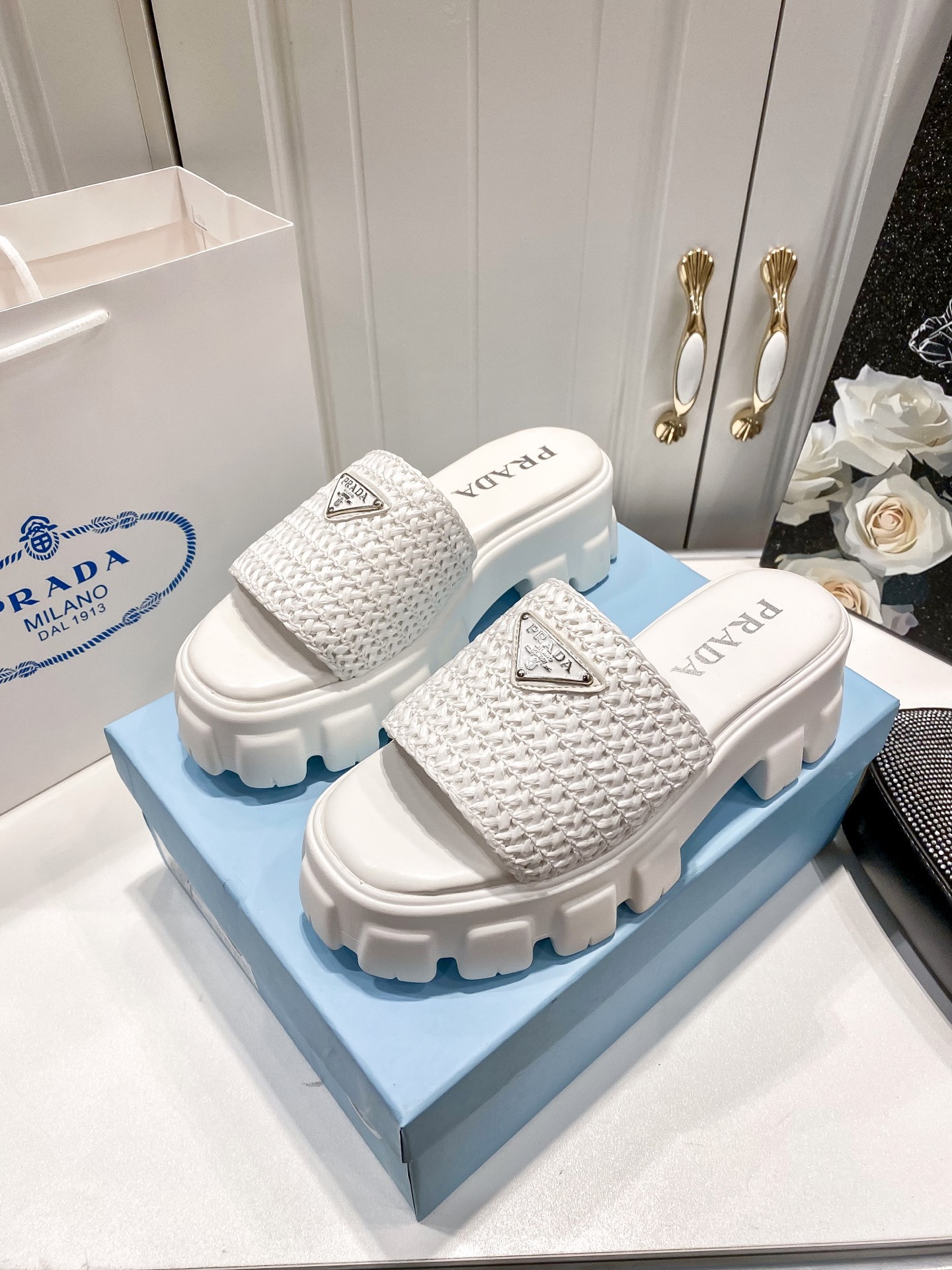 P style Woven platform slippers