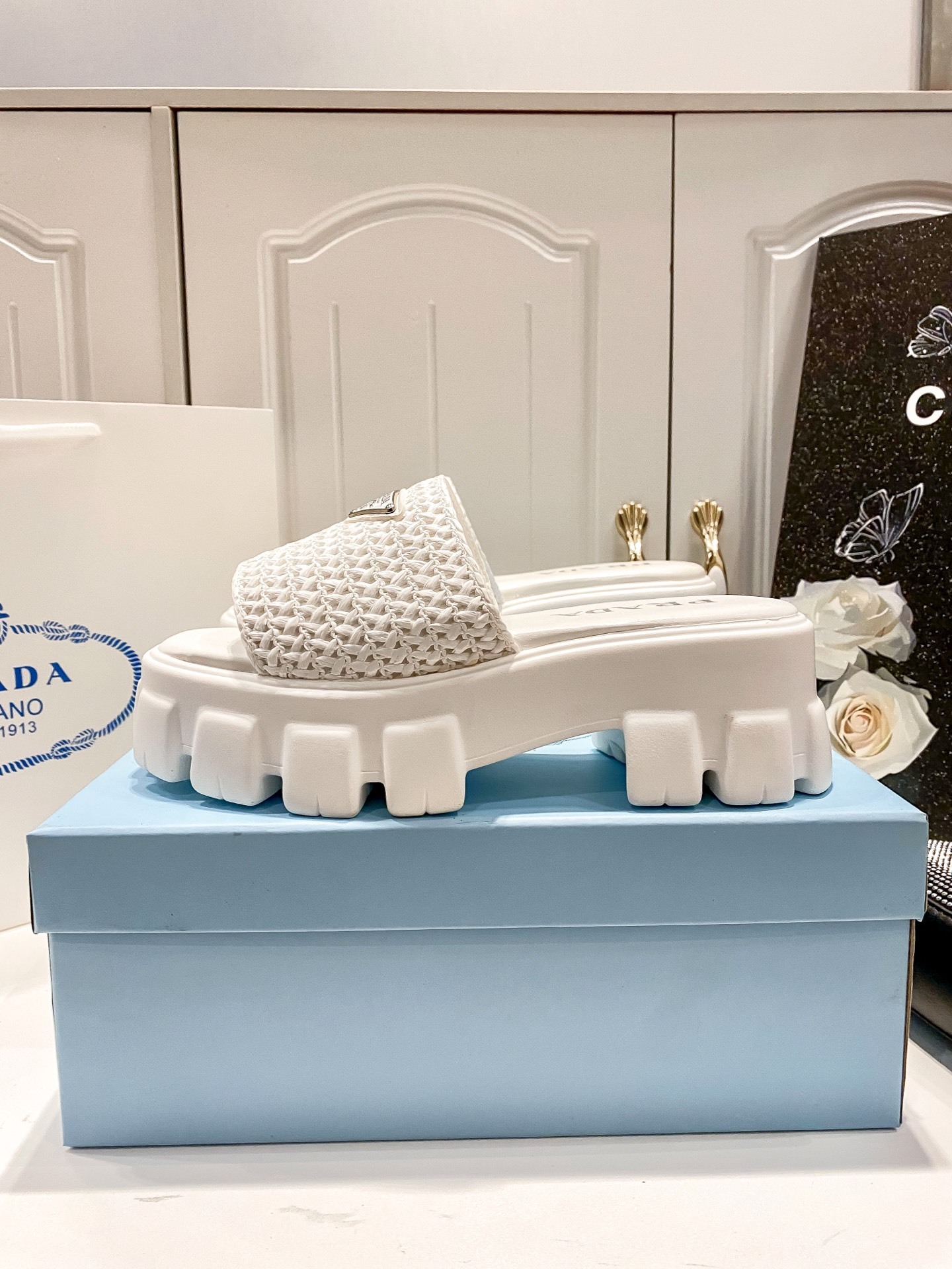 P style Woven platform slippers