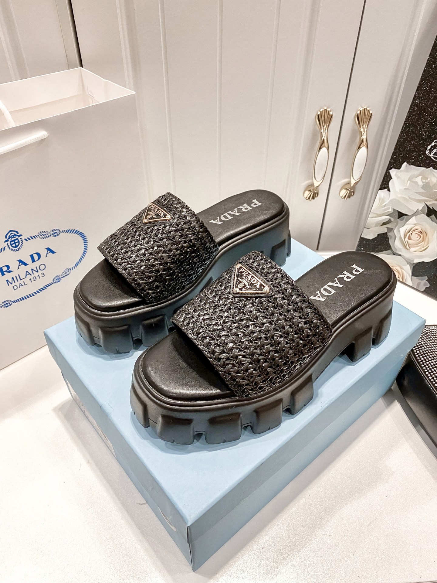 P style Woven platform slippers