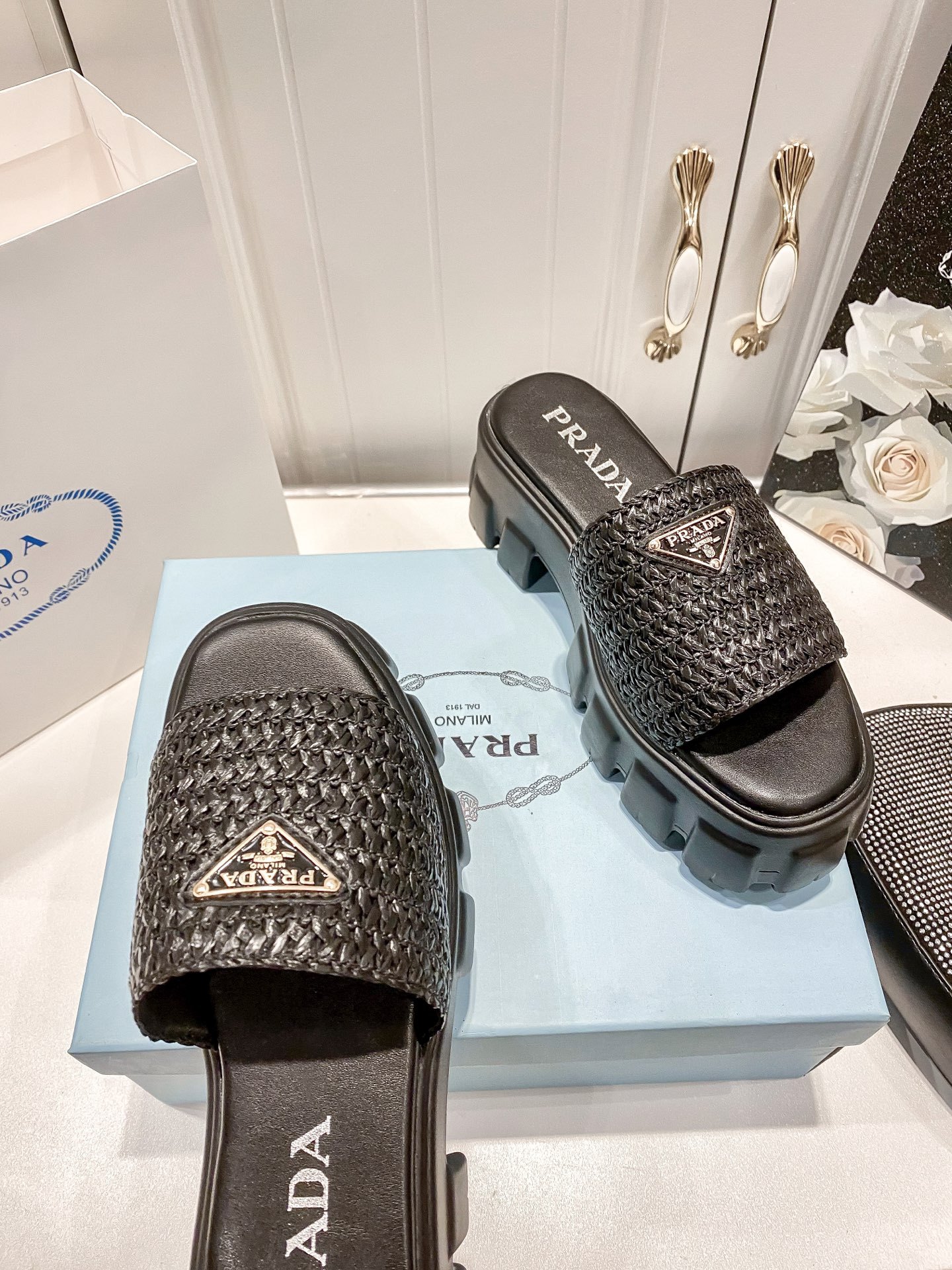 P style Woven platform slippers