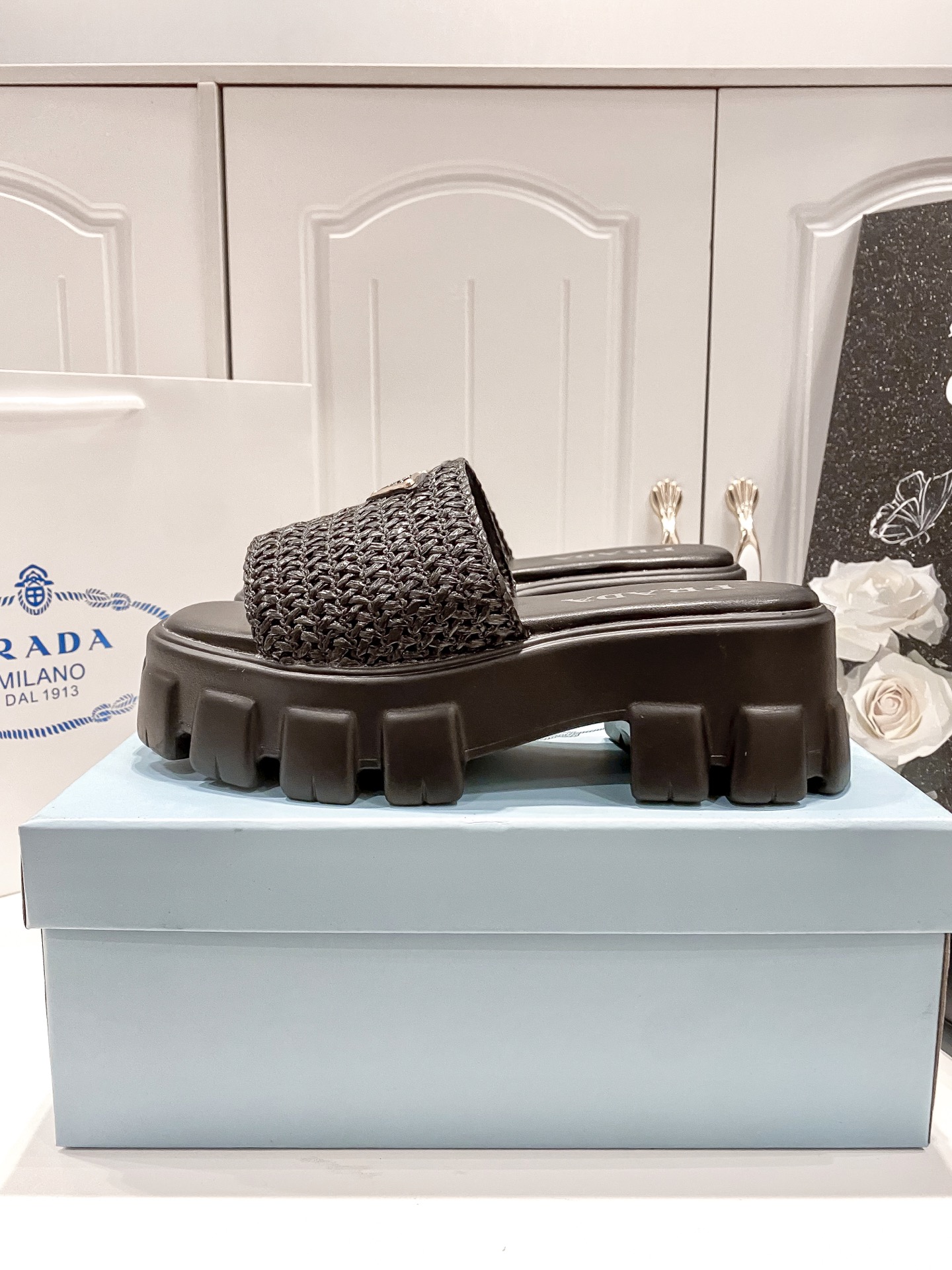 P style Woven platform slippers