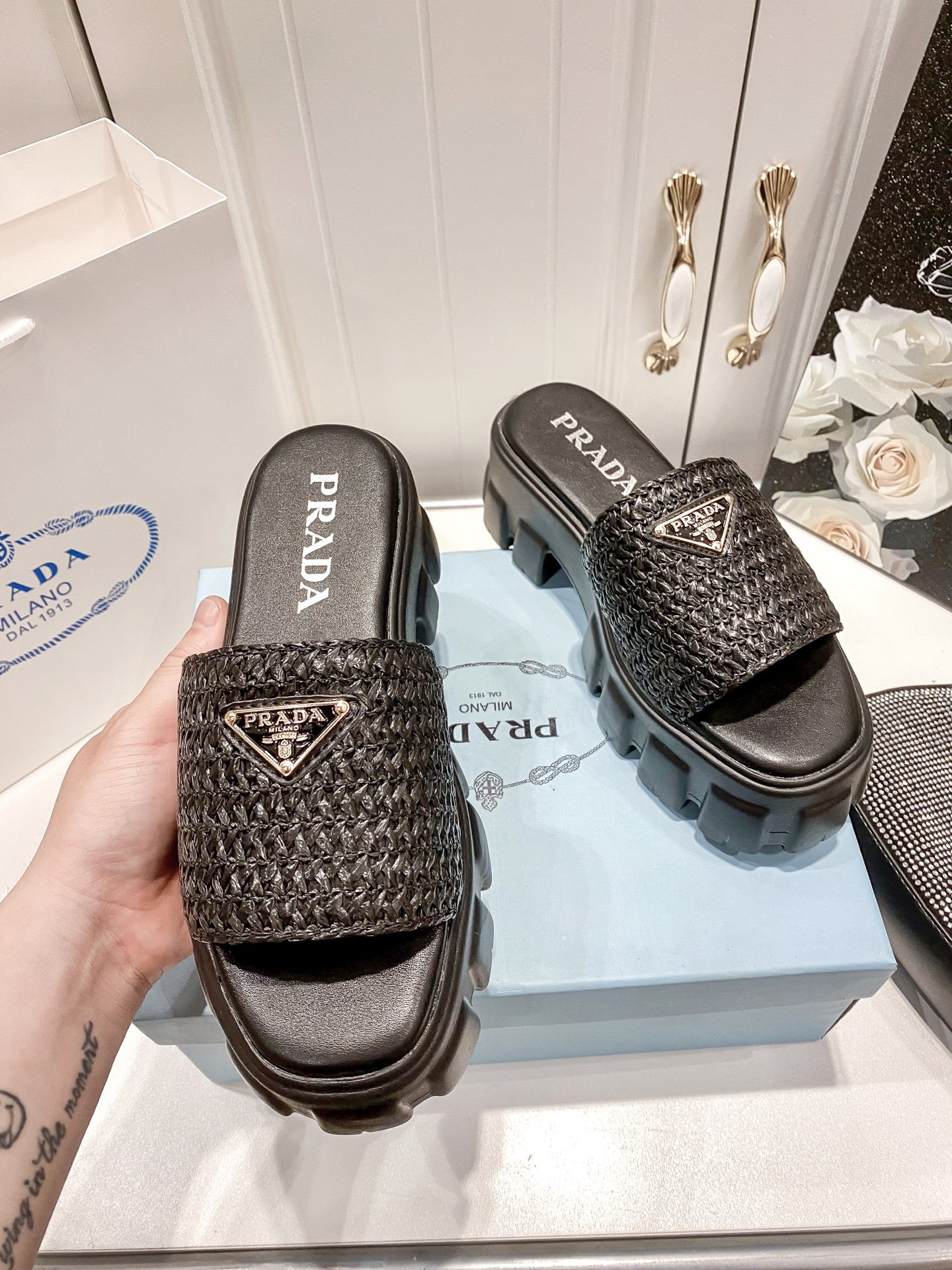 P style Woven platform slippers