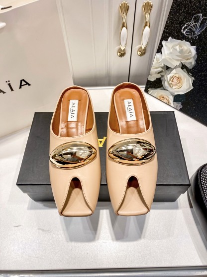 A style Vintage French Sandals