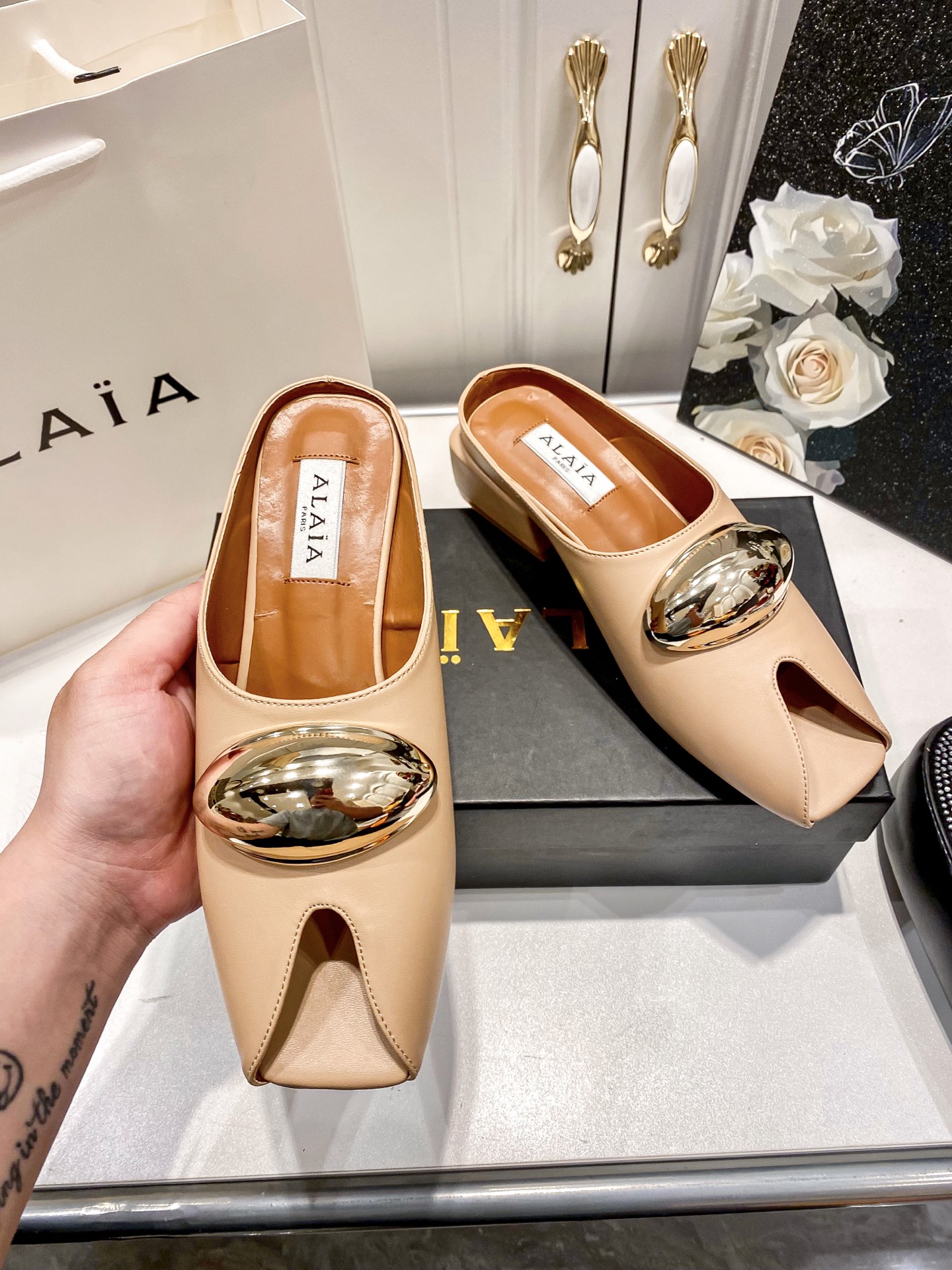 A style Vintage French Sandals