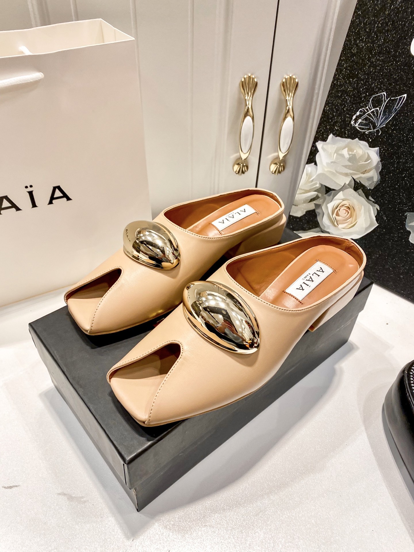 A style Vintage French Sandals