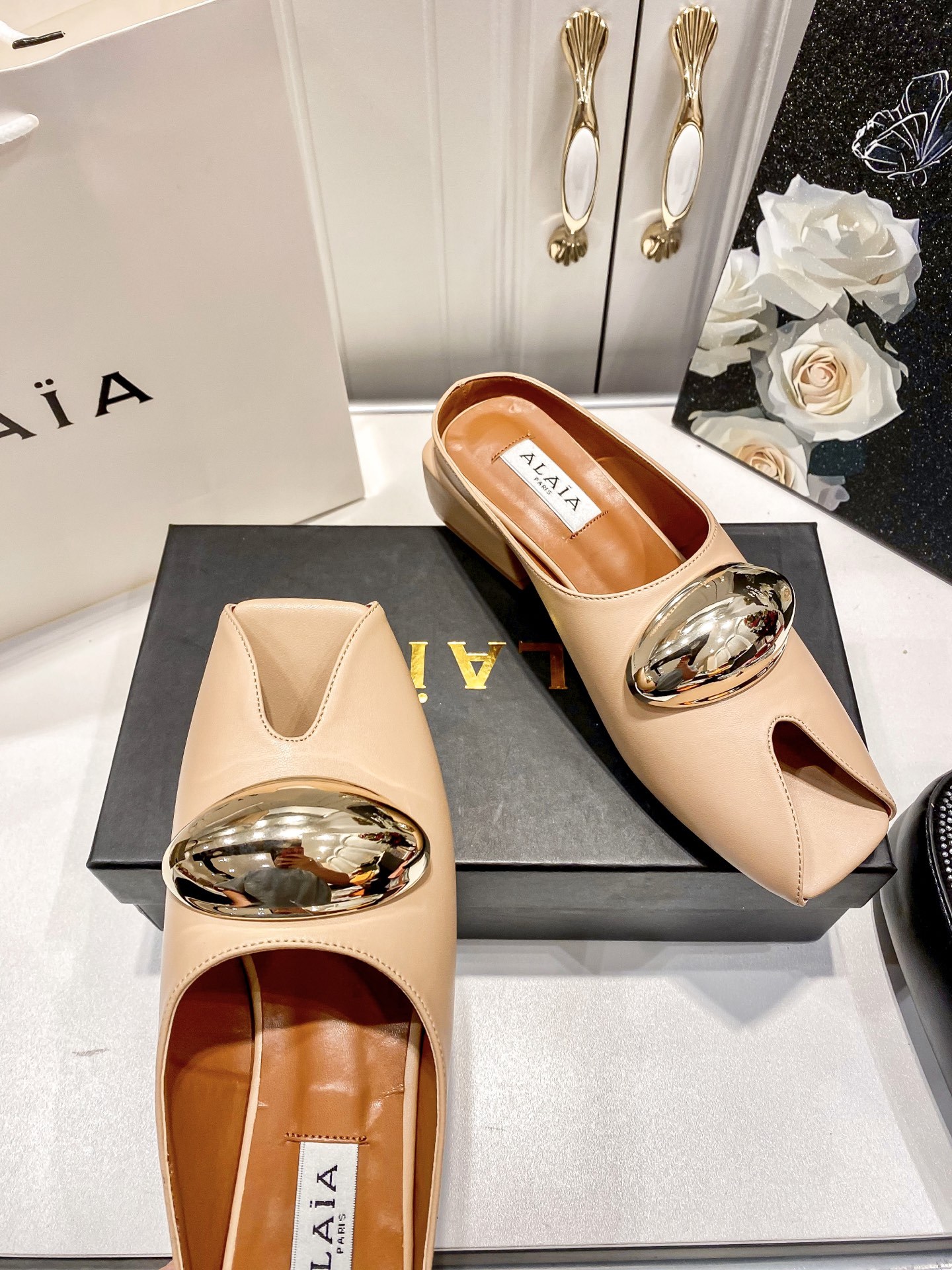 A style Vintage French Sandals