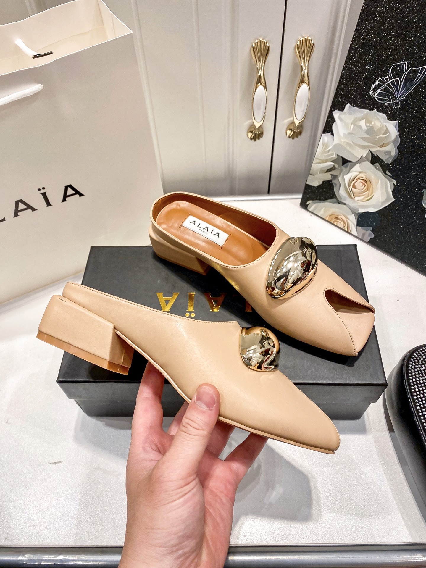 A style Vintage French Sandals