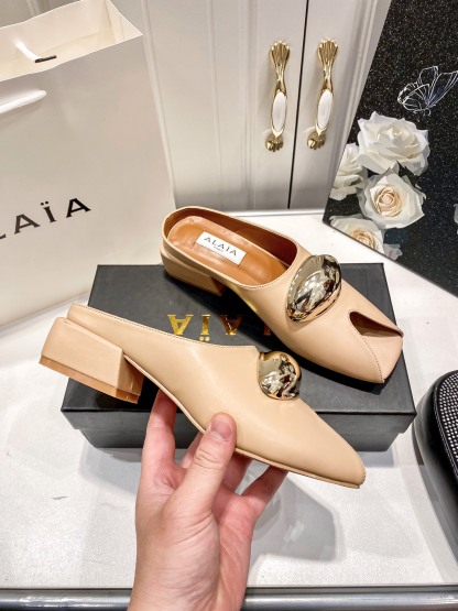 A style Vintage French Sandals