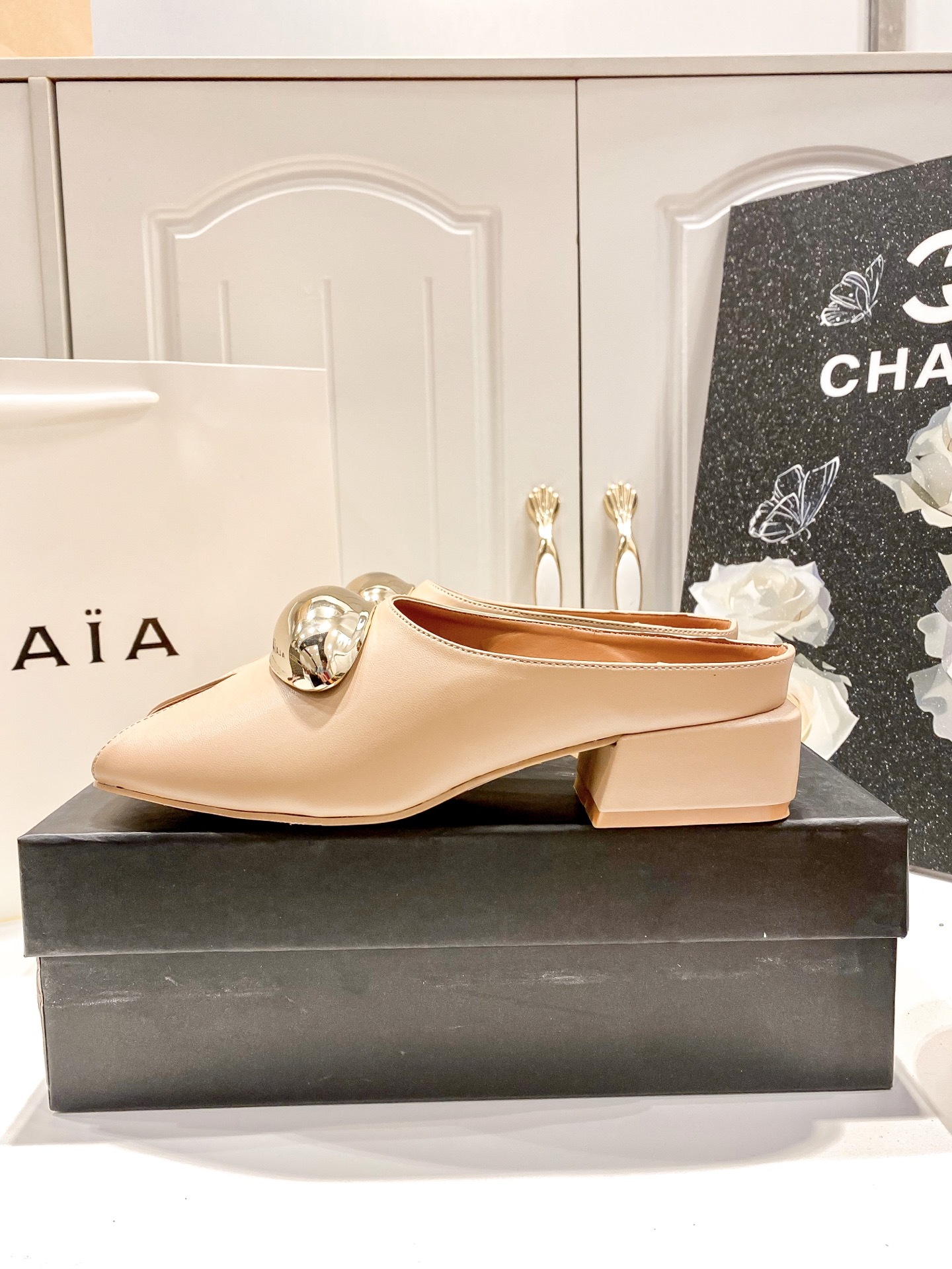 A style Vintage French Sandals