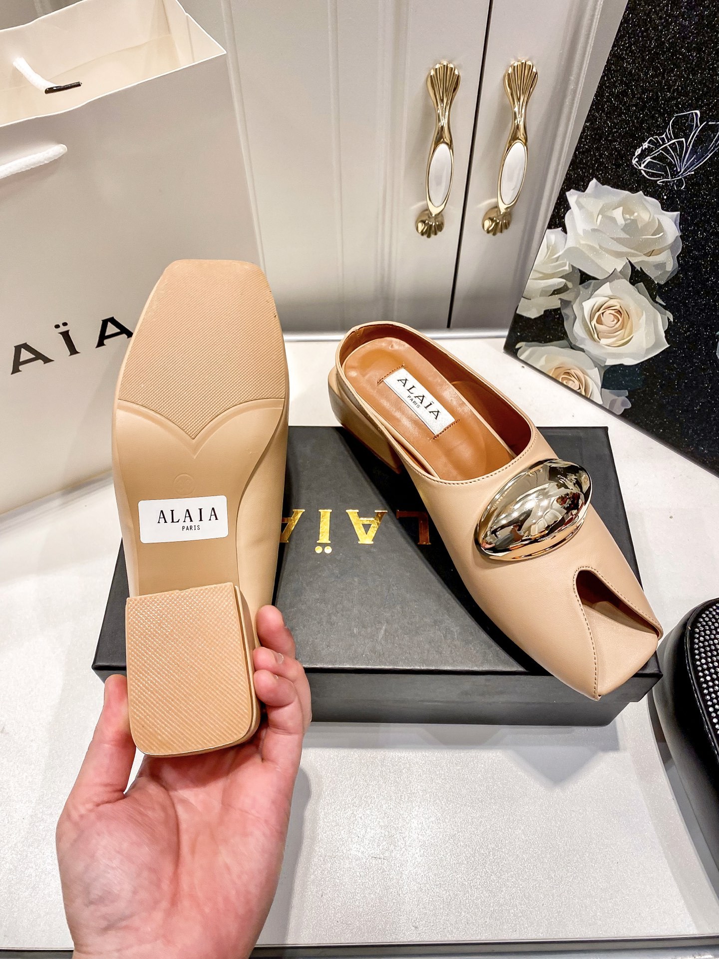 A style Vintage French Sandals