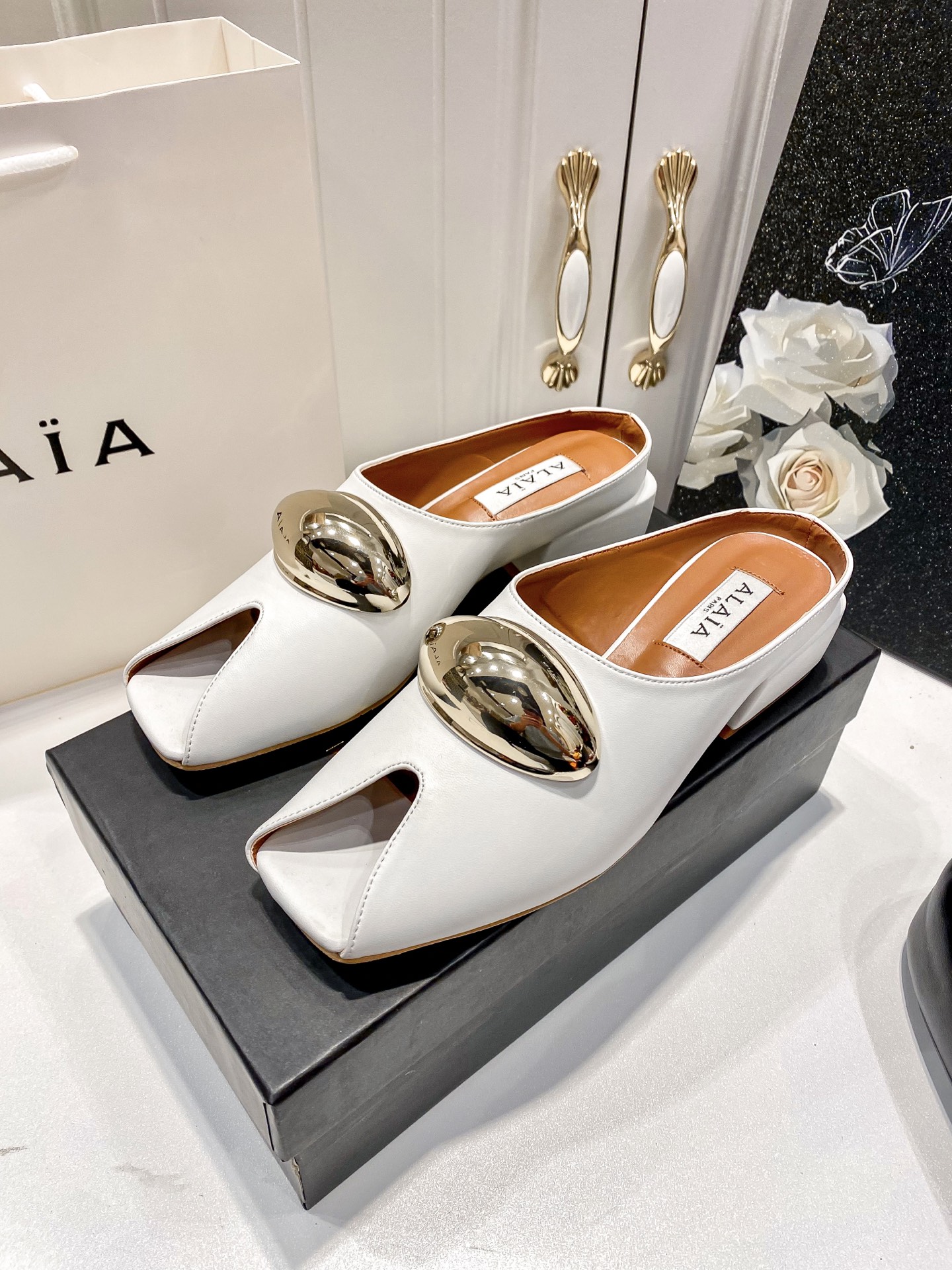 A style Vintage French Sandals