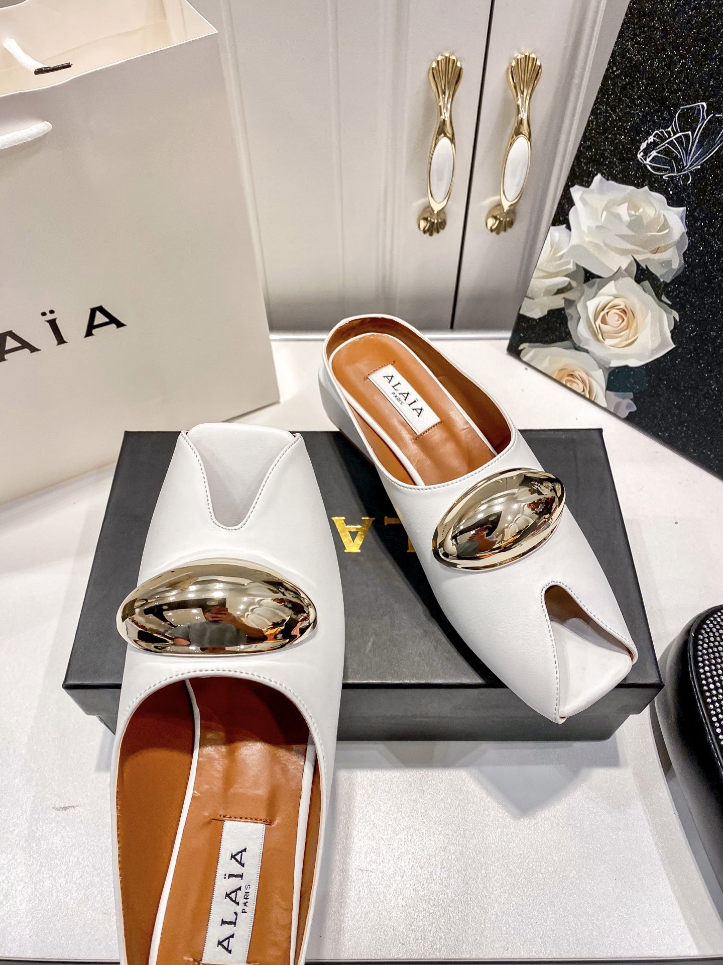 A style Vintage French Sandals