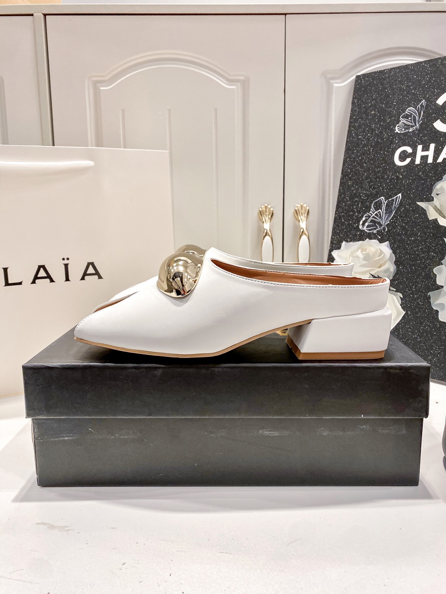 A style Vintage French Sandals