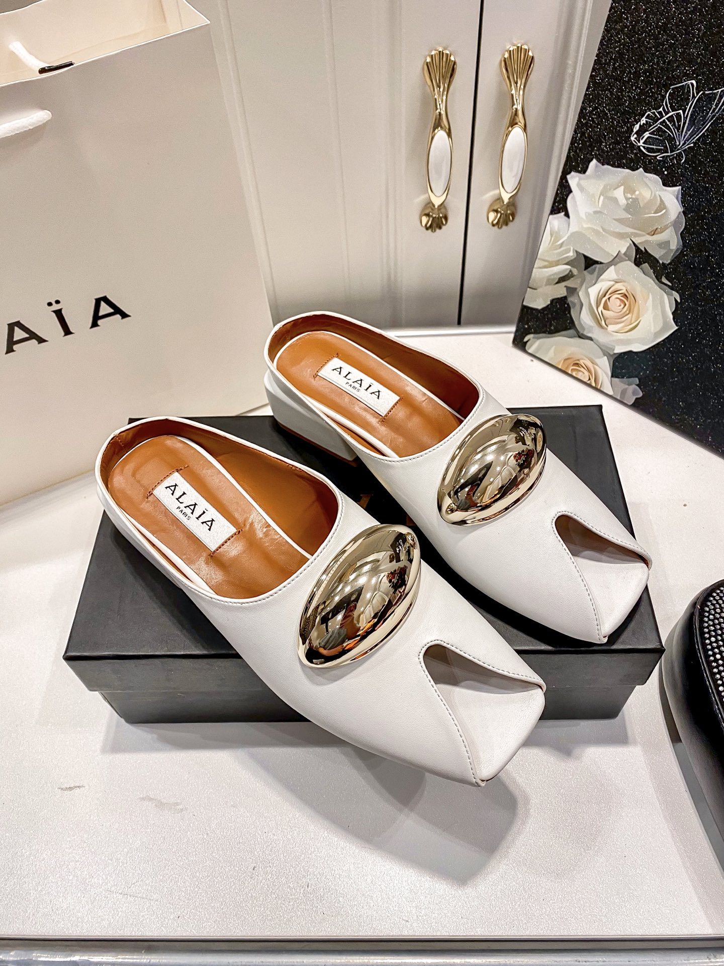 A style Vintage French Sandals