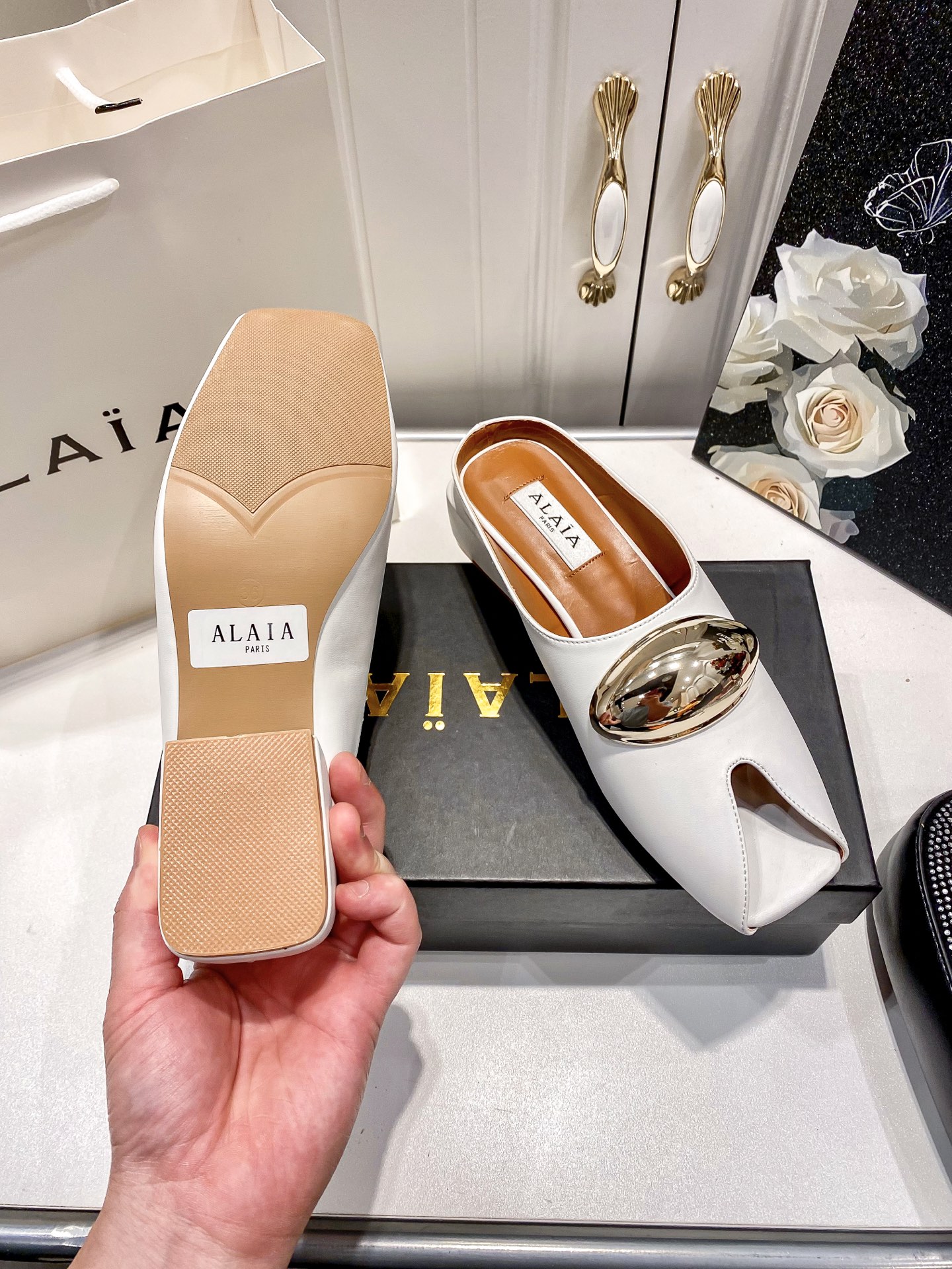 A style Vintage French Sandals