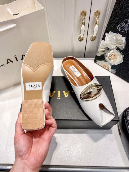 A style Vintage French Sandals