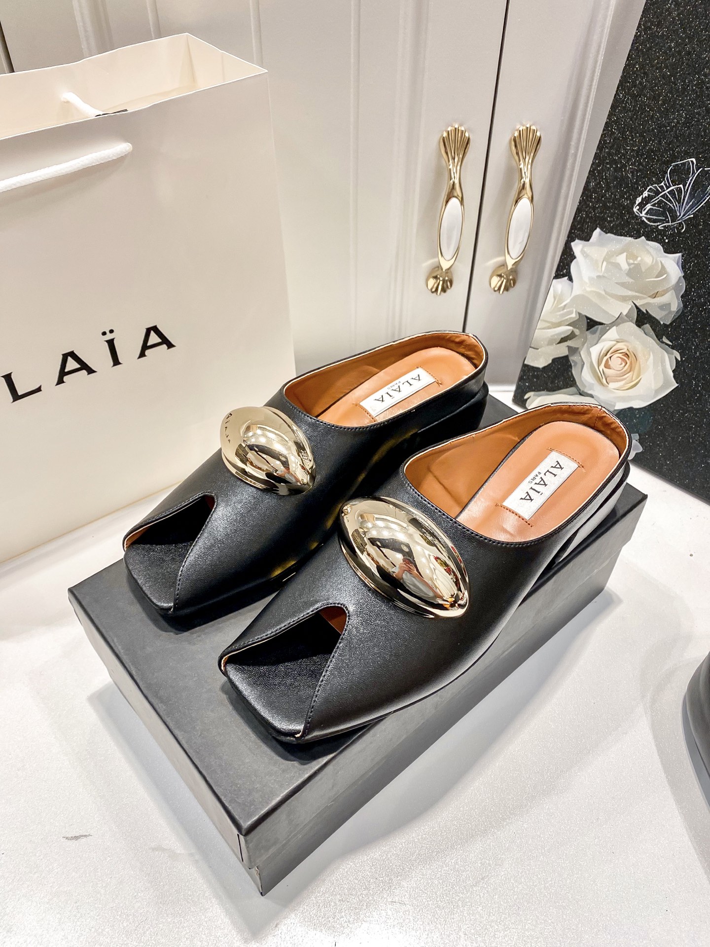 A style Vintage French Sandals