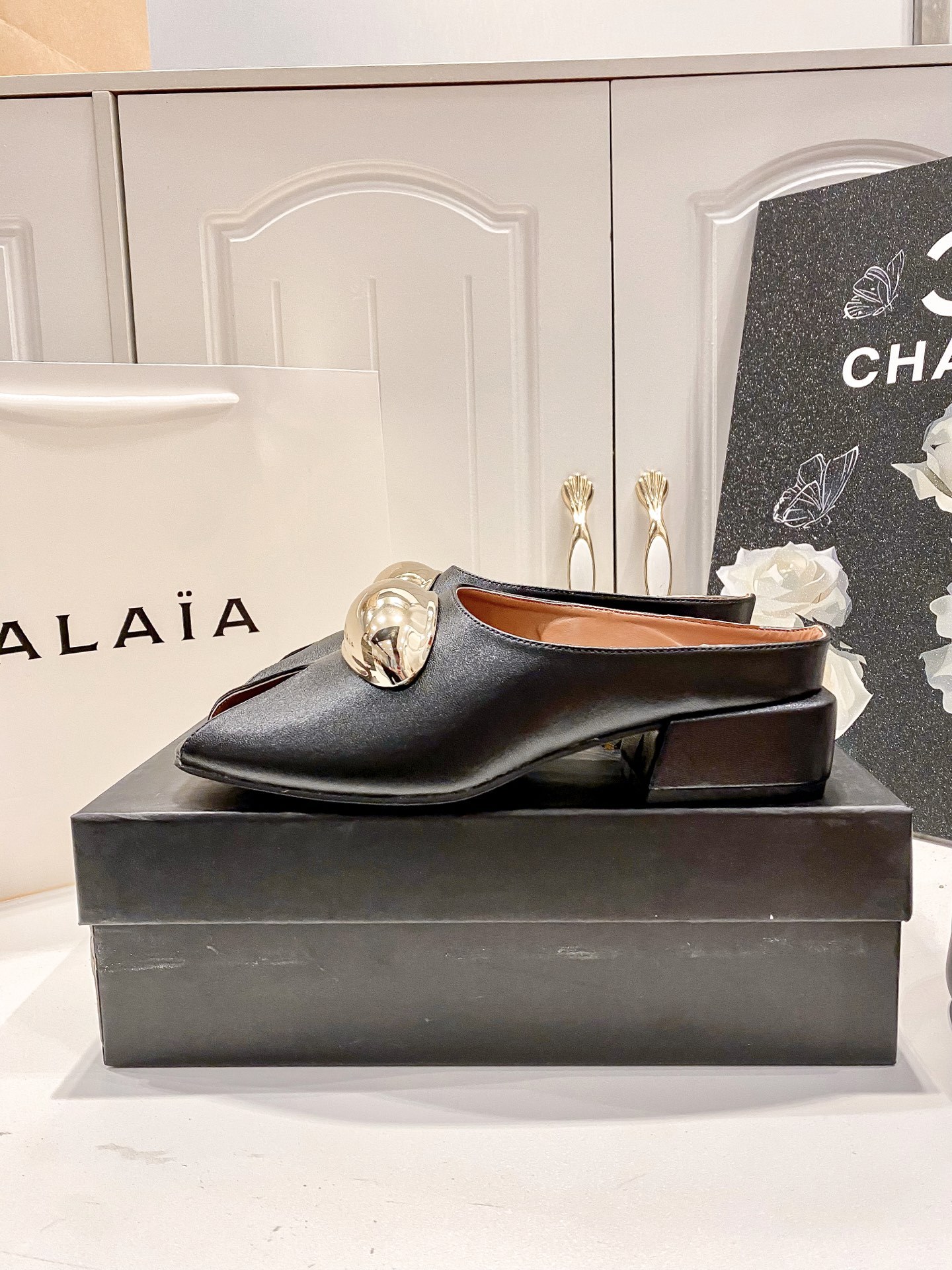 A style Vintage French Sandals