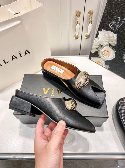 A style Vintage French Sandals