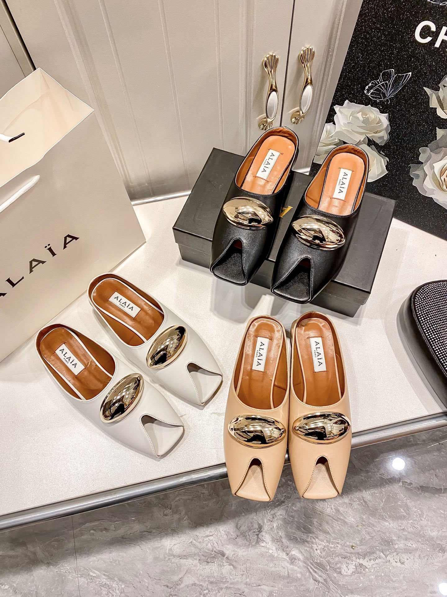 A style Vintage French Sandals