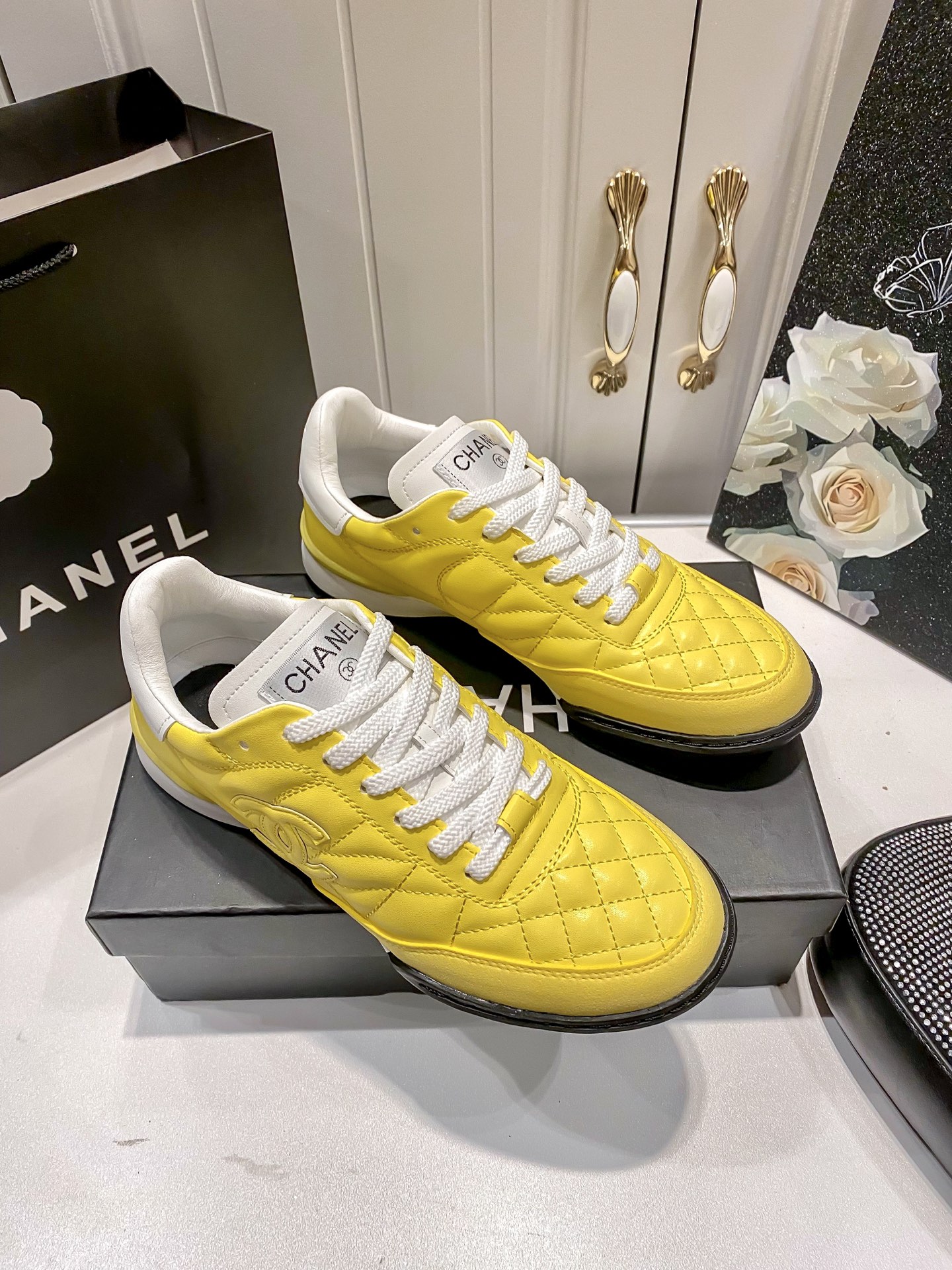 C style Round toe diamond pattern white shoes Casual shoes