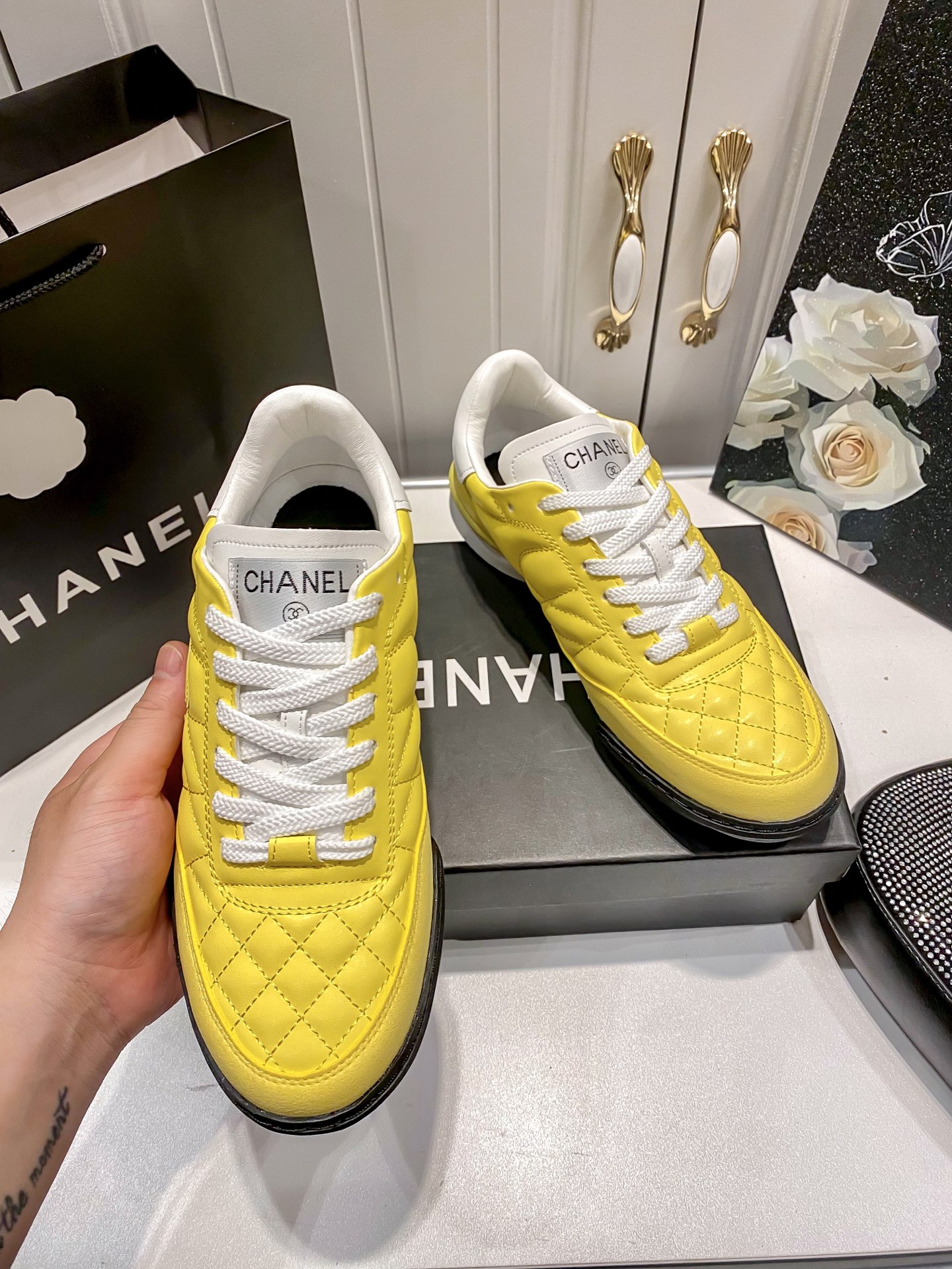 C style Round toe diamond pattern white shoes Casual shoes