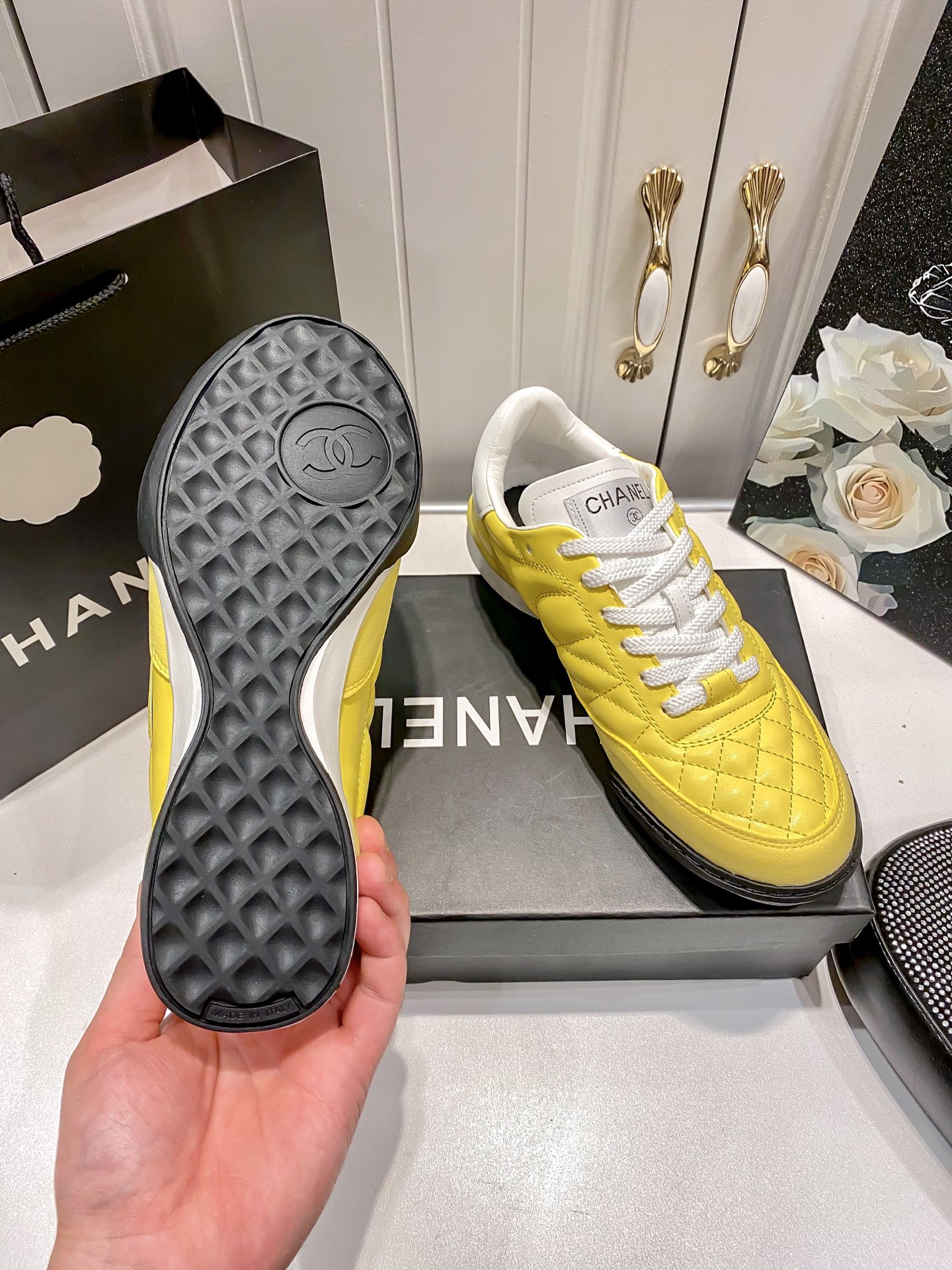 C style Round toe diamond pattern white shoes Casual shoes