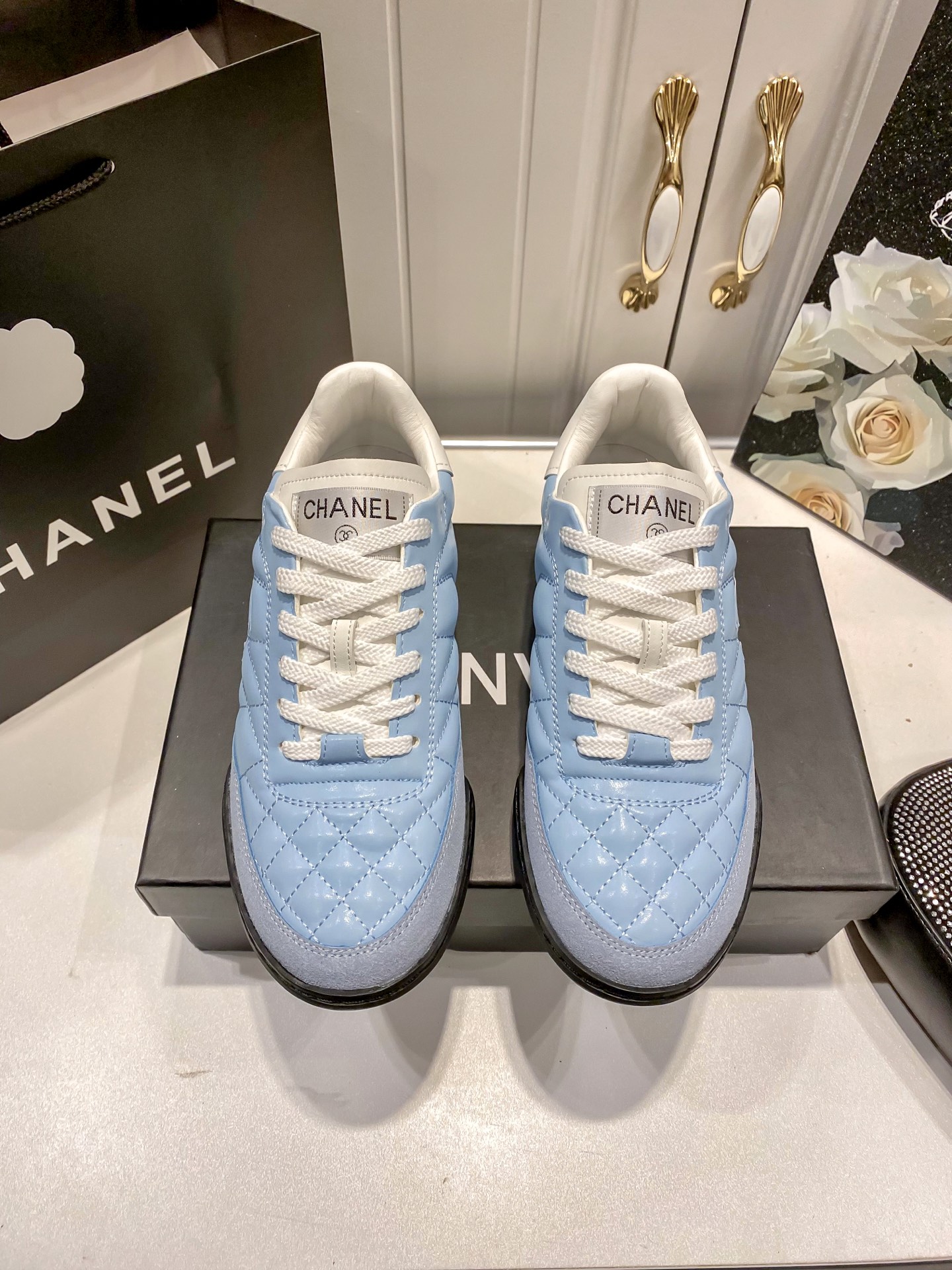 C style Round toe diamond pattern white shoes Casual shoes