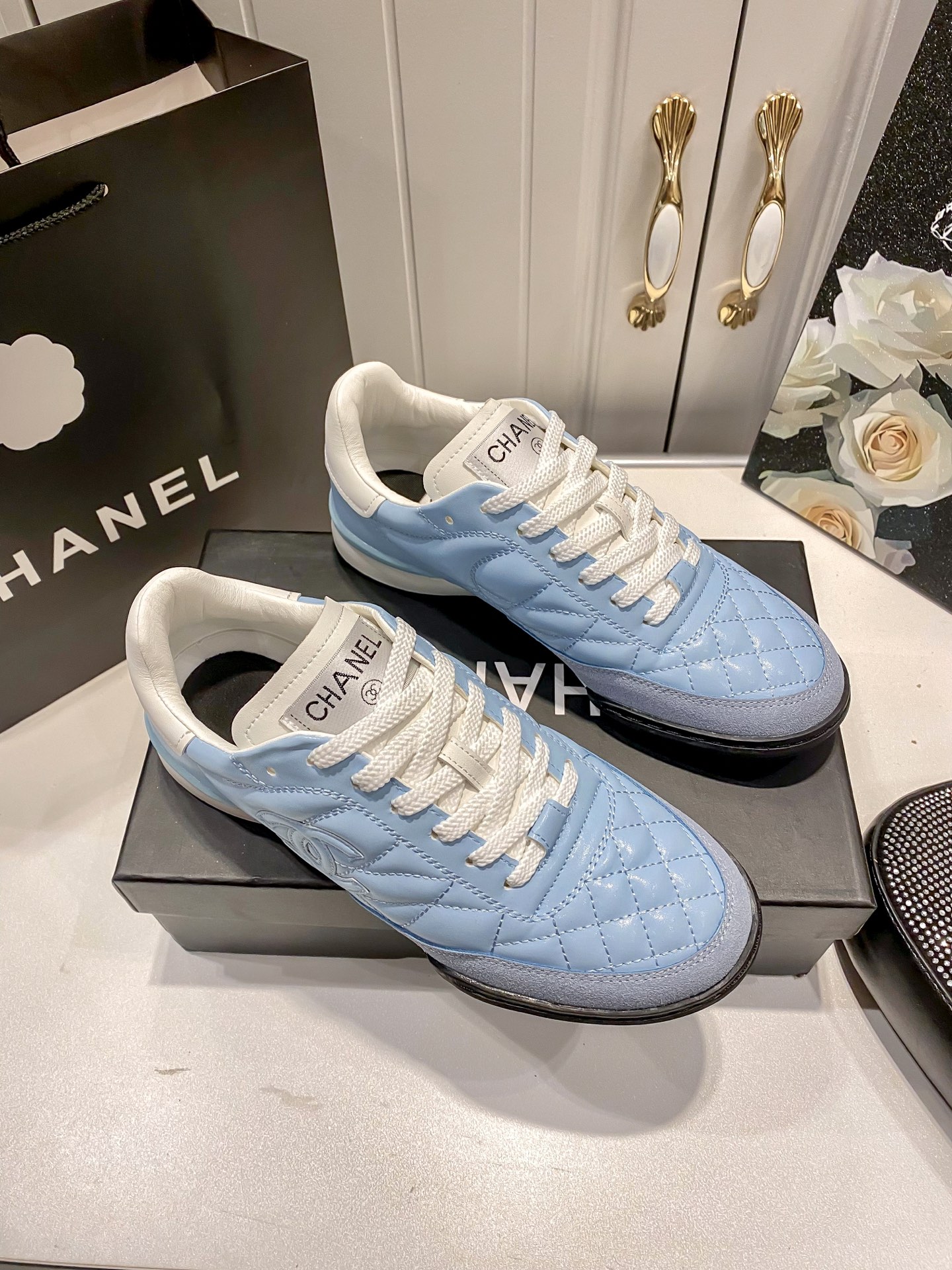 C style Round toe diamond pattern white shoes Casual shoes