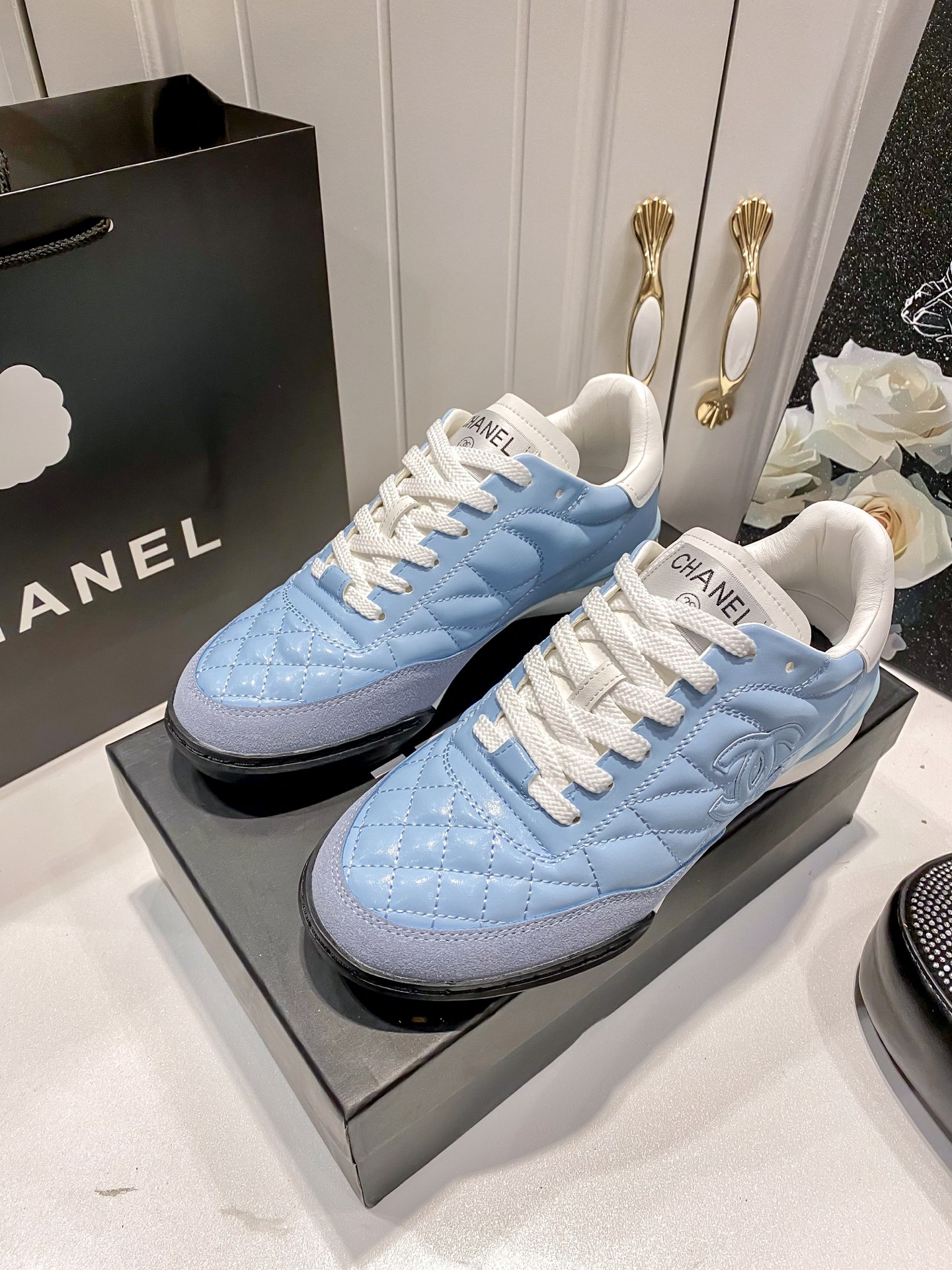C style Round toe diamond pattern white shoes Casual shoes