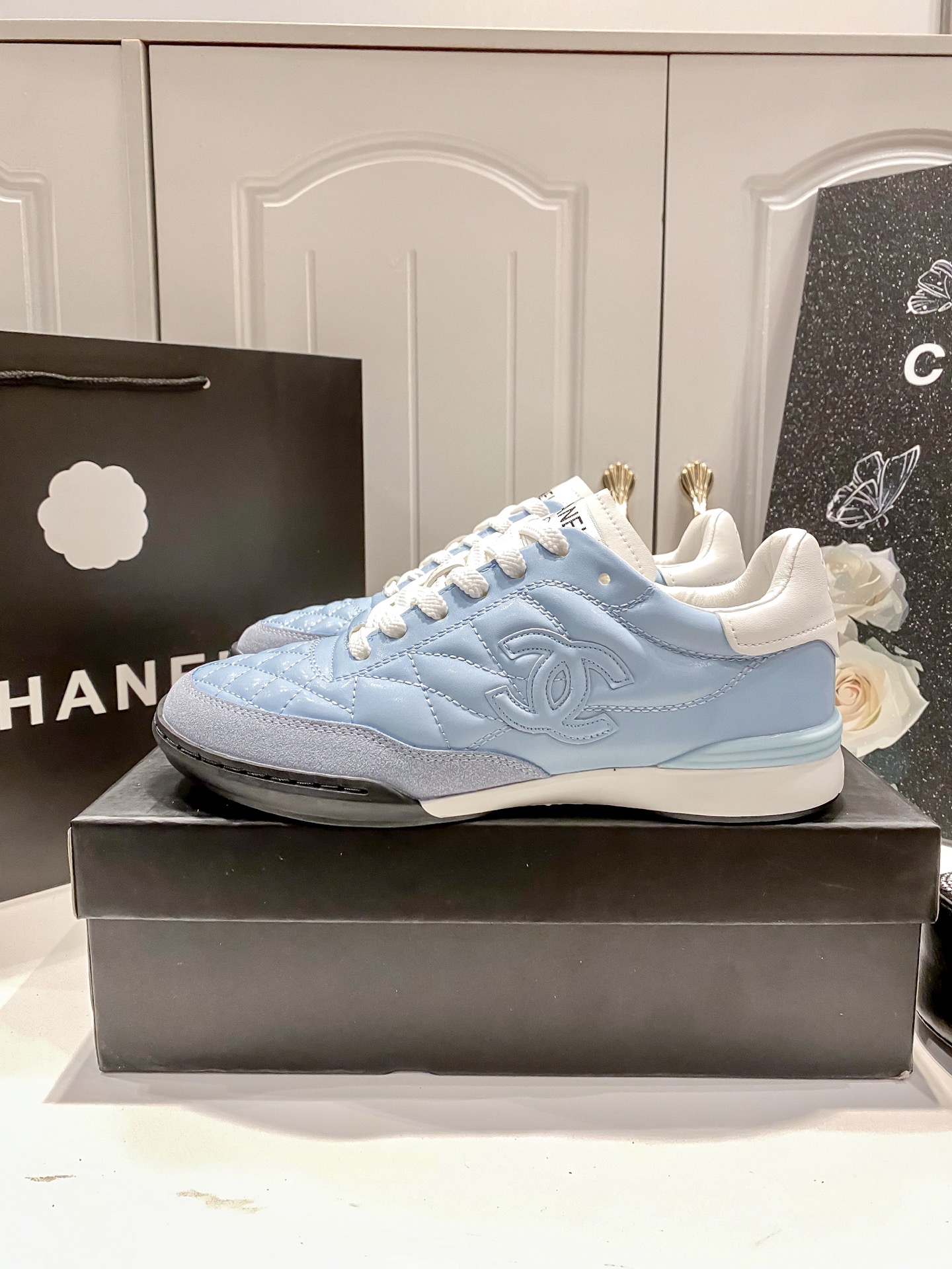 C style Round toe diamond pattern white shoes Casual shoes