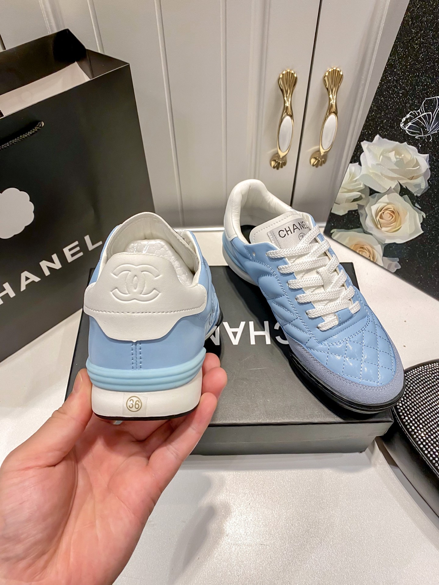 C style Round toe diamond pattern white shoes Casual shoes